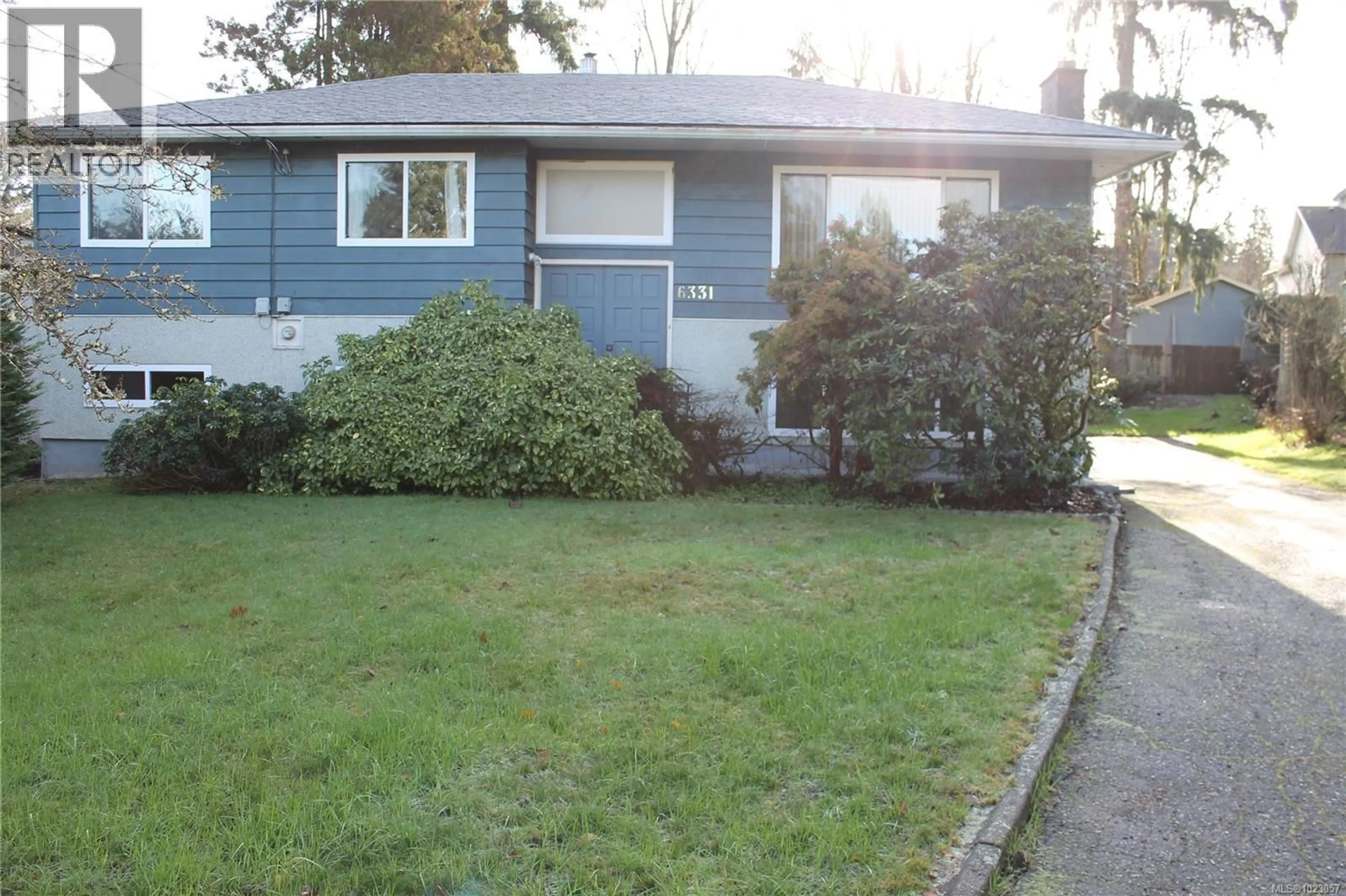 Home with vinyl exterior material, street for 6331 FAIRVIEW PLACE, Duncan British Columbia V9L3Y6