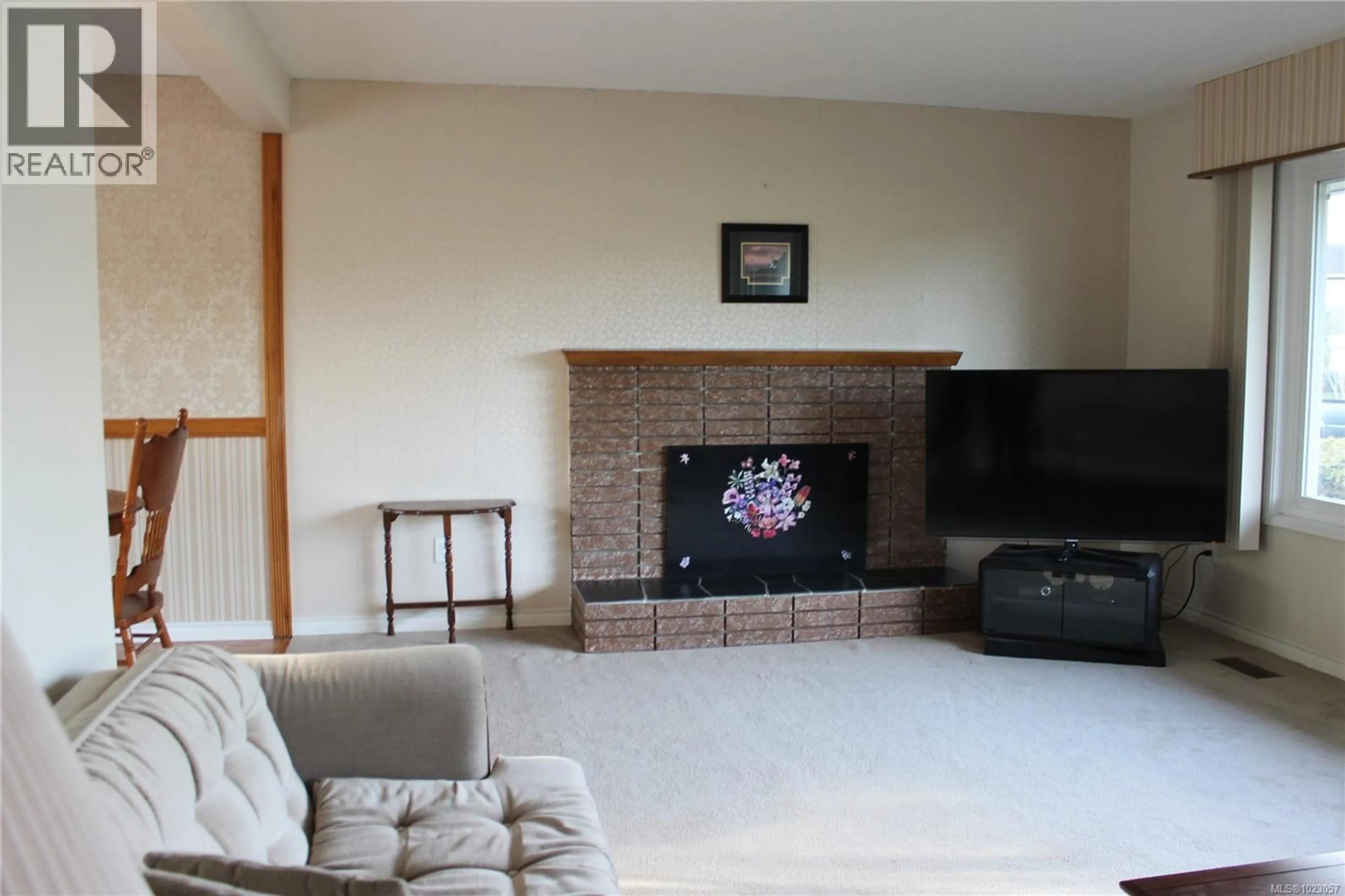 Living room with furniture, unknown for 6331 FAIRVIEW PLACE, Duncan British Columbia V9L3Y6