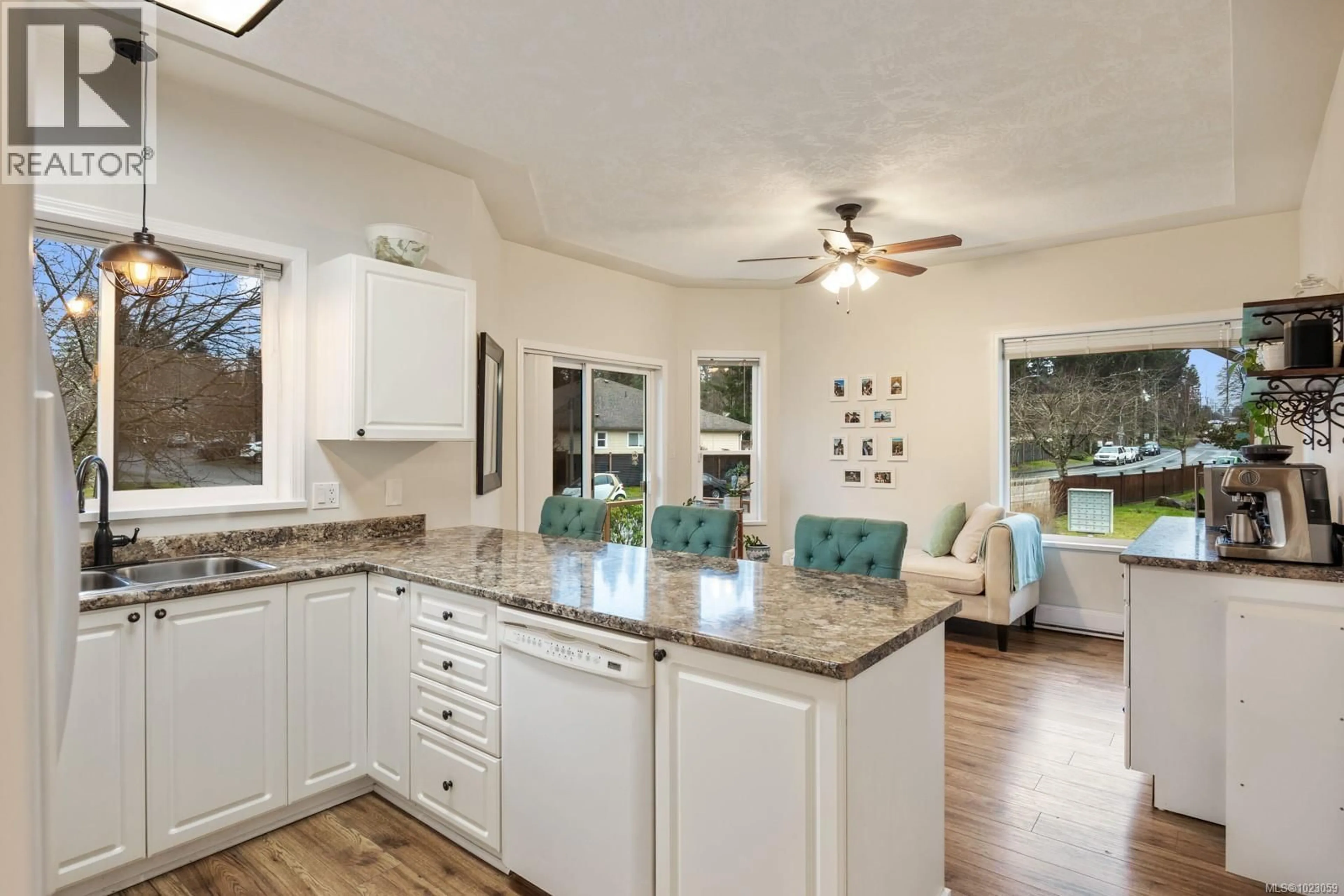 Open concept kitchen, ceramic/tile floor for 101 - 2727 1ST STREET, Courtenay British Columbia V9N9C8