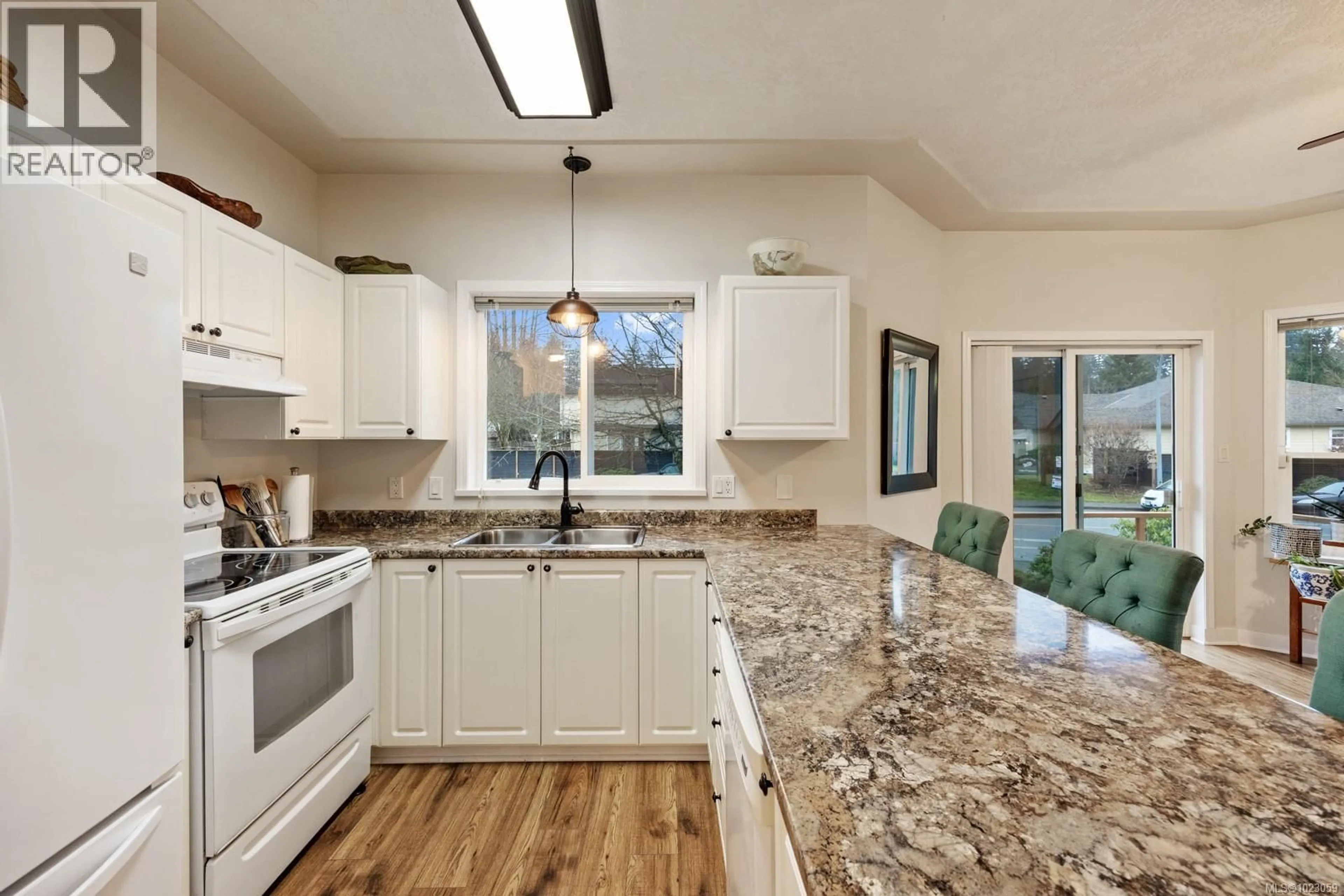 Open concept kitchen, ceramic/tile floor for 101 - 2727 1ST STREET, Courtenay British Columbia V9N9C8