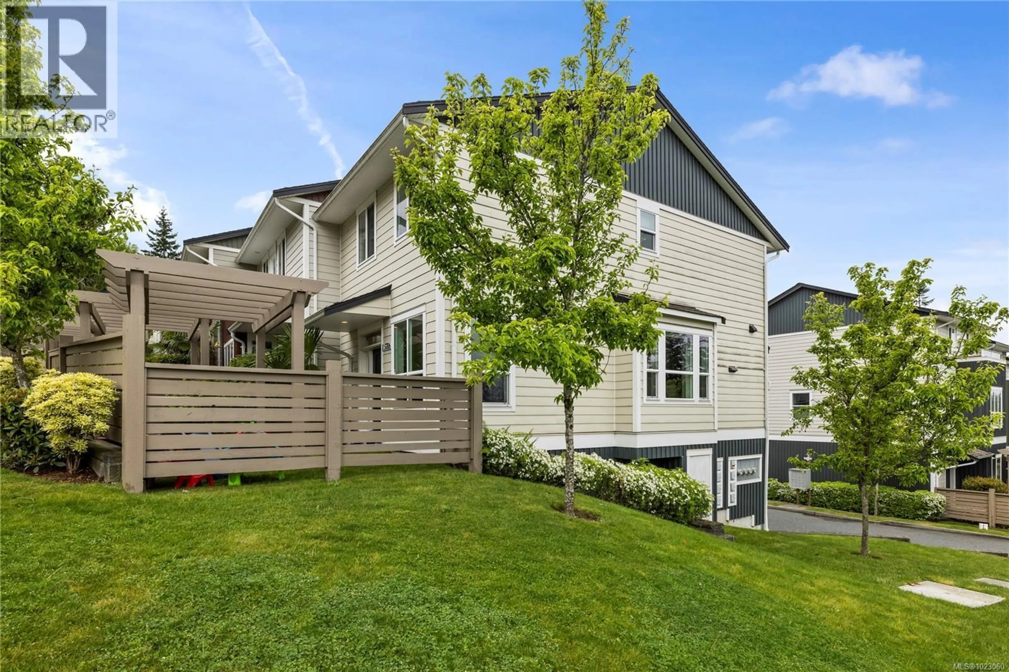 Home with vinyl exterior material, street for 1 - 5706 TURNER ROAD, Nanaimo British Columbia V9T0H8