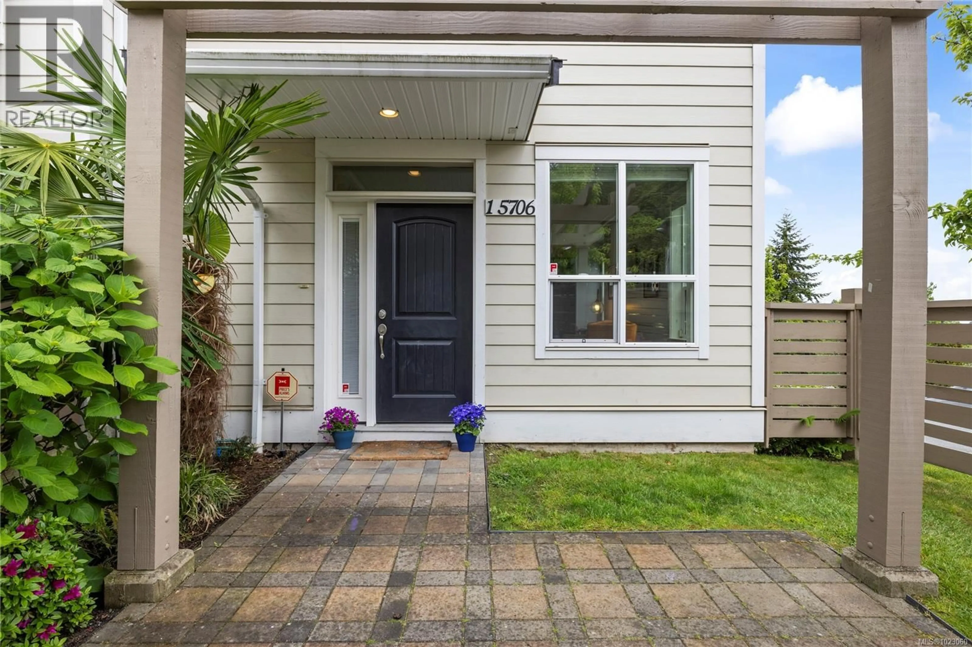 Indoor entryway for 1 - 5706 TURNER ROAD, Nanaimo British Columbia V9T0H8