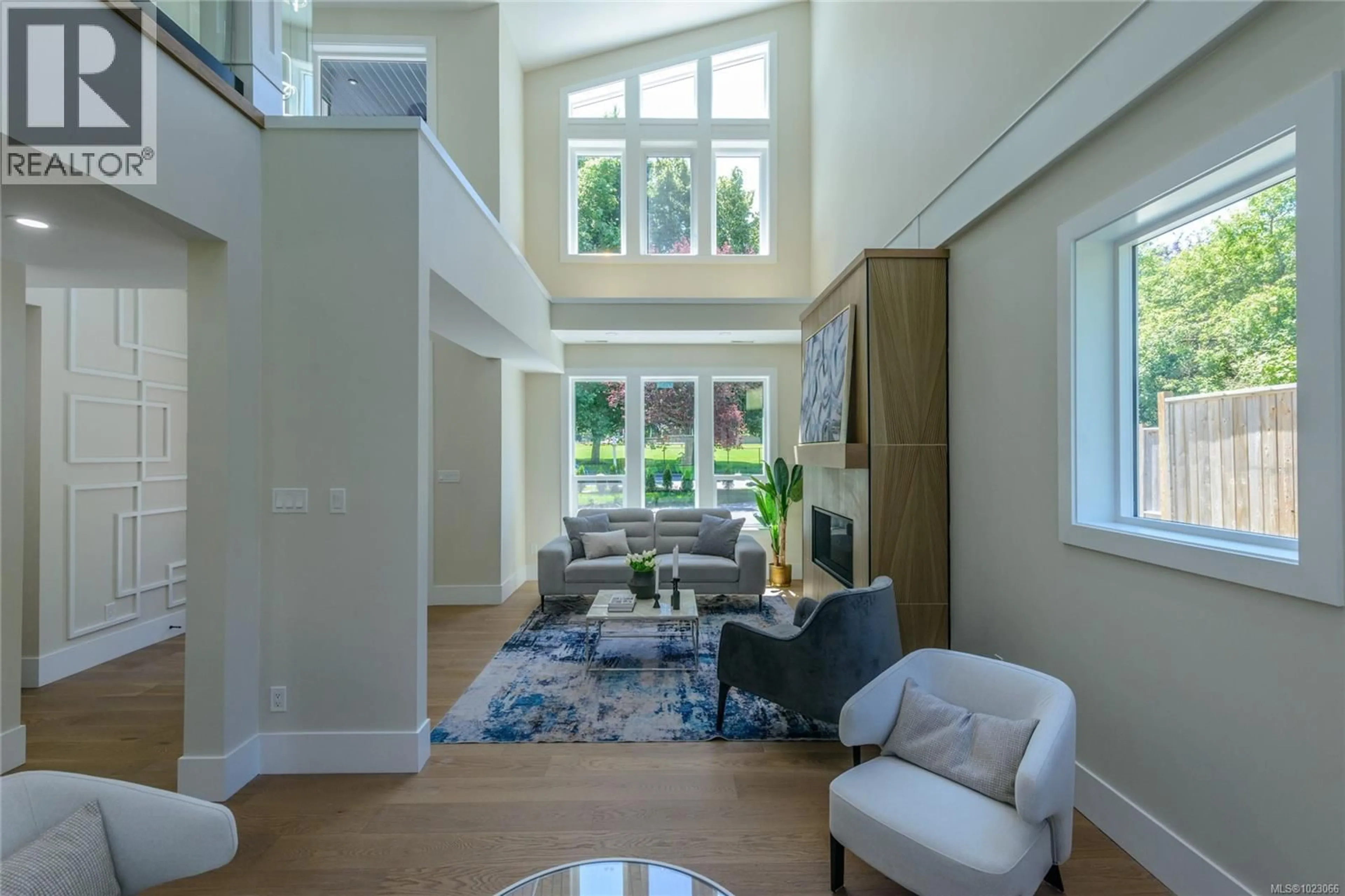 Unknown for 1246 REYNOLDS ROAD, Saanich British Columbia V8P2K7