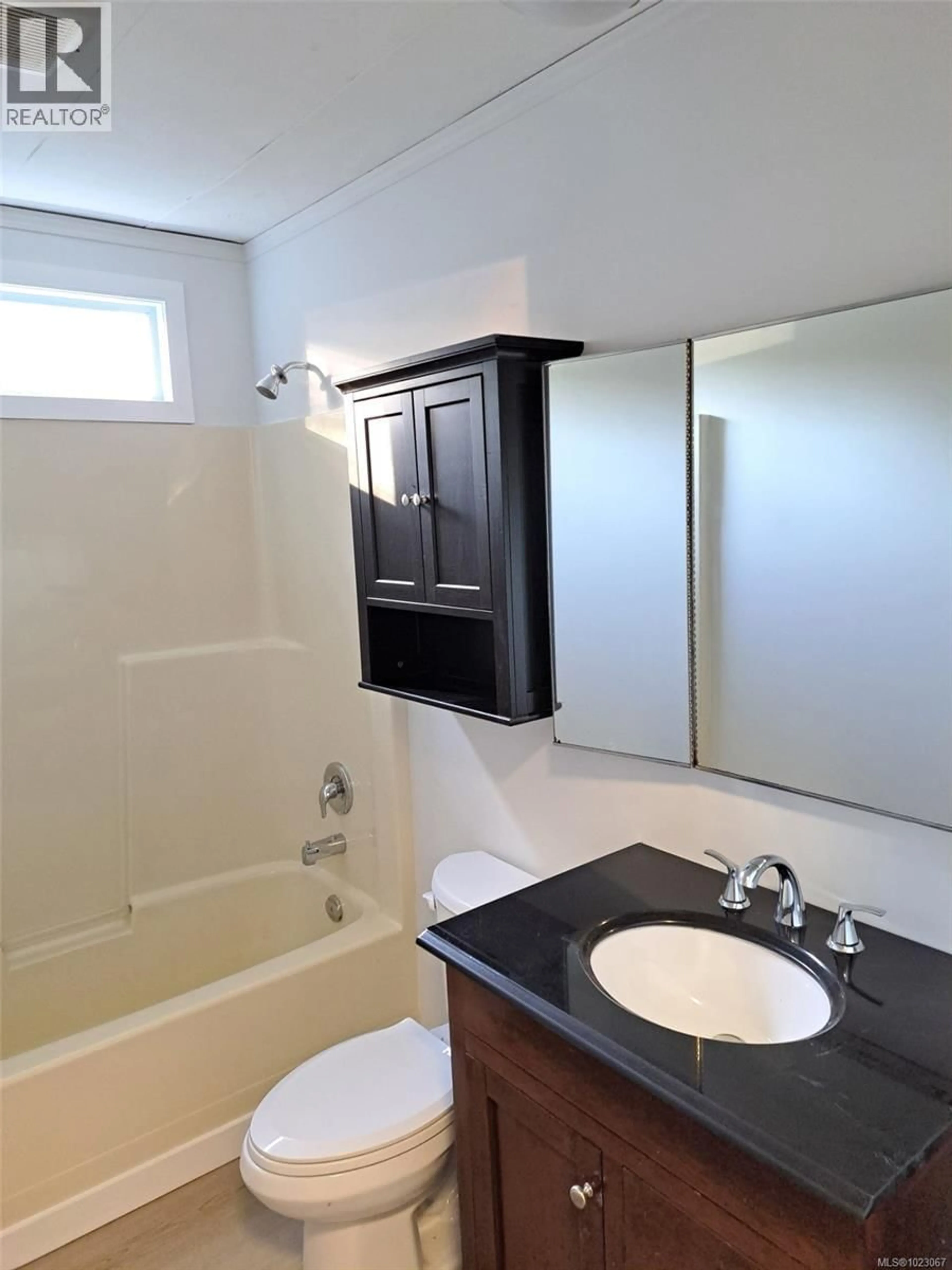 Standard bathroom, unknown for 93 LYNNWOOD ROAD, Campbell River British Columbia V9H1G9