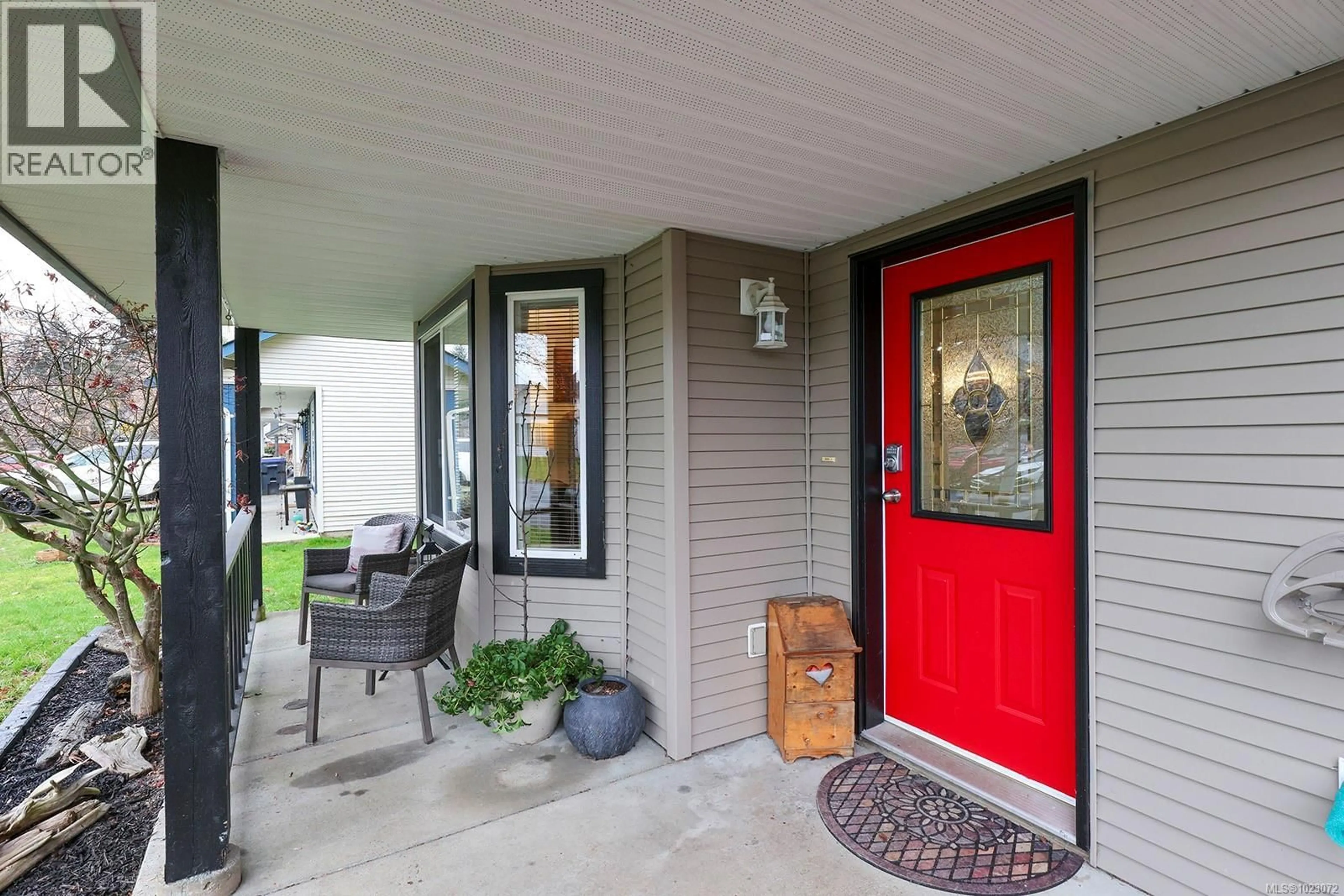 Indoor entryway for 1387 KREBS CRESCENT, Courtenay British Columbia V9N9E9