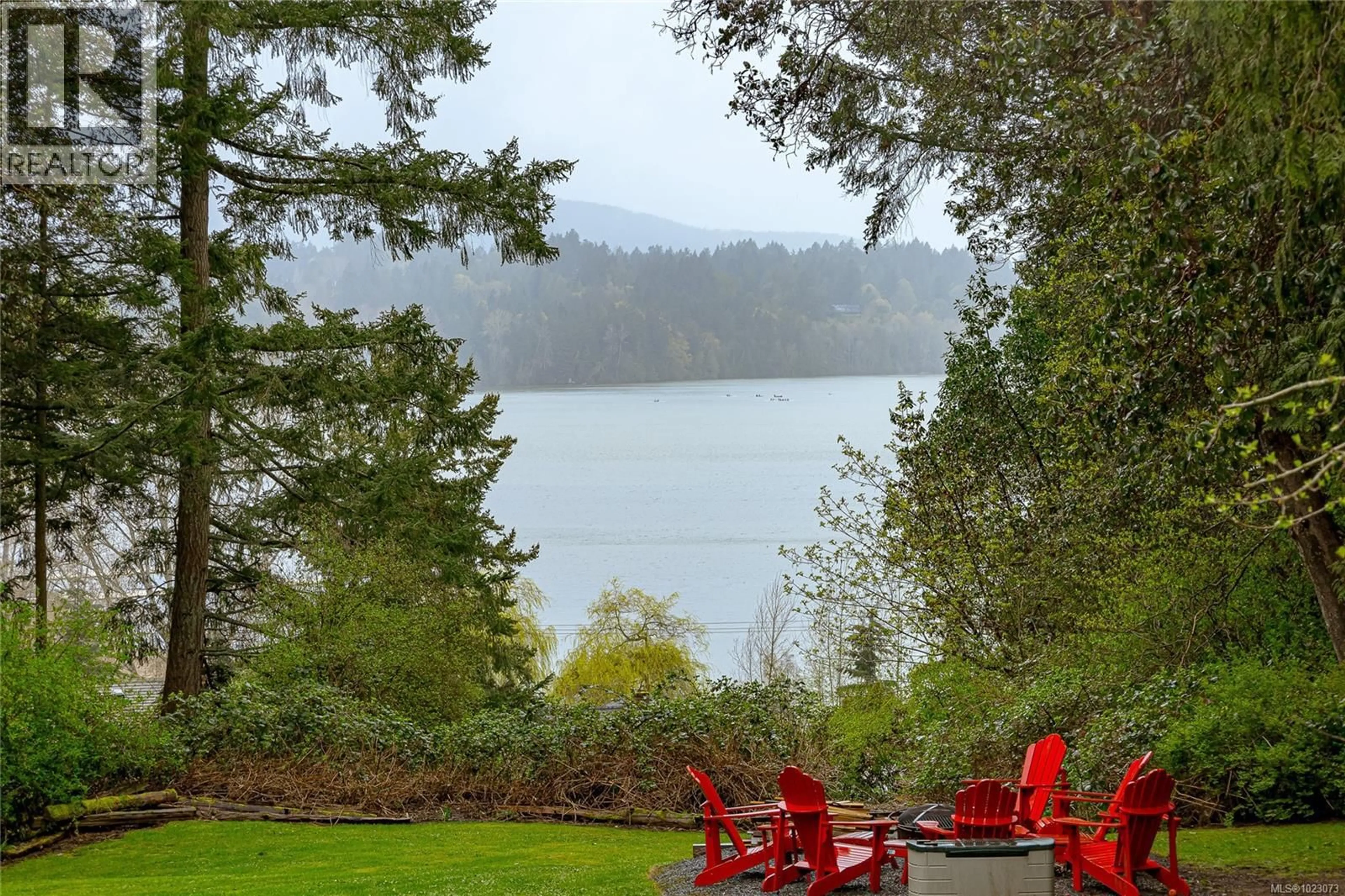 Patio, water/lake/river/ocean view for 5182 SANTA CLARA AVENUE, Saanich British Columbia V8Y1W4