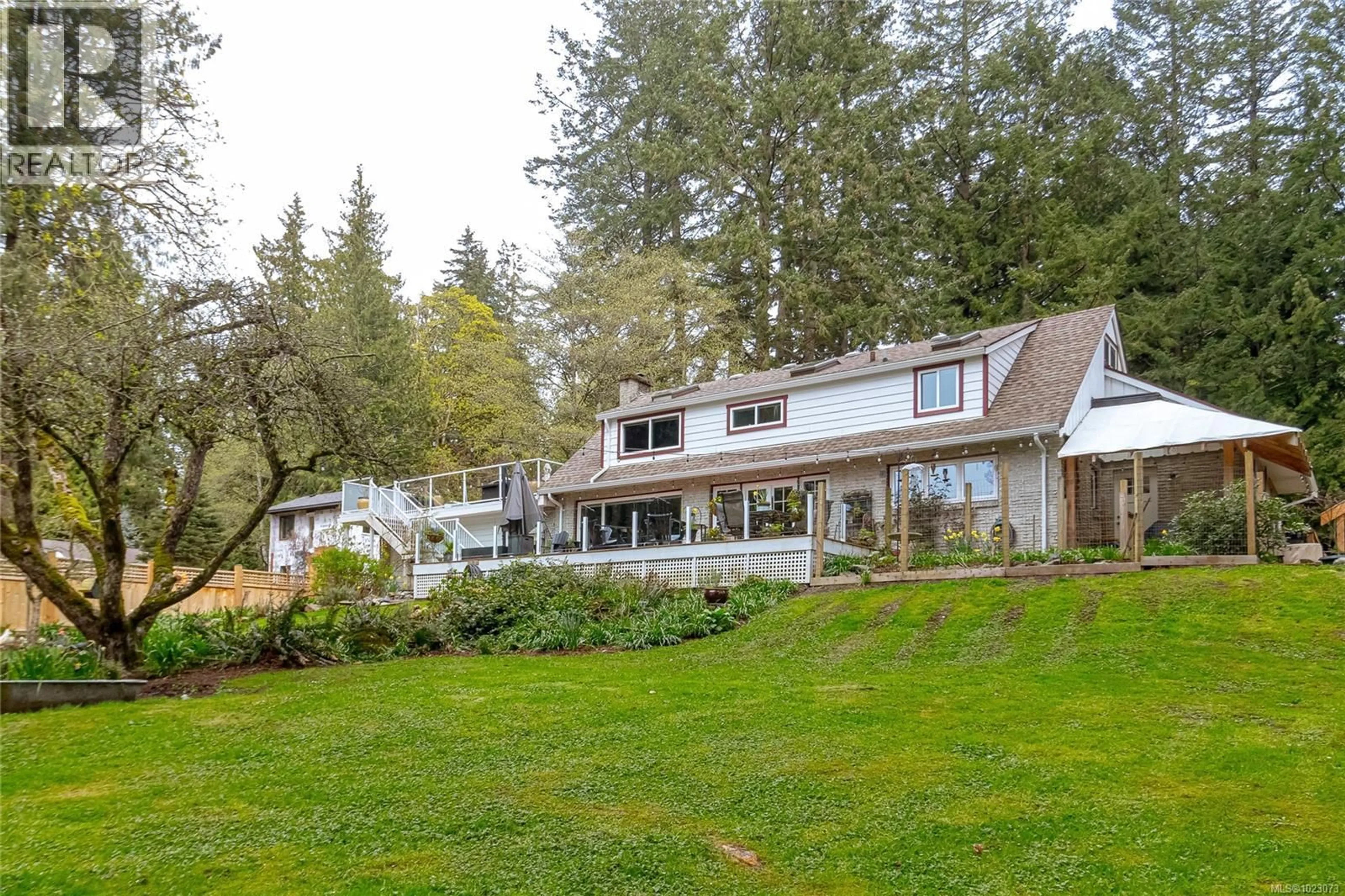 A pic from outside/outdoor area/front of a property/back of a property/a pic from drone, mountain view for 5182 SANTA CLARA AVENUE, Saanich British Columbia V8Y1W4