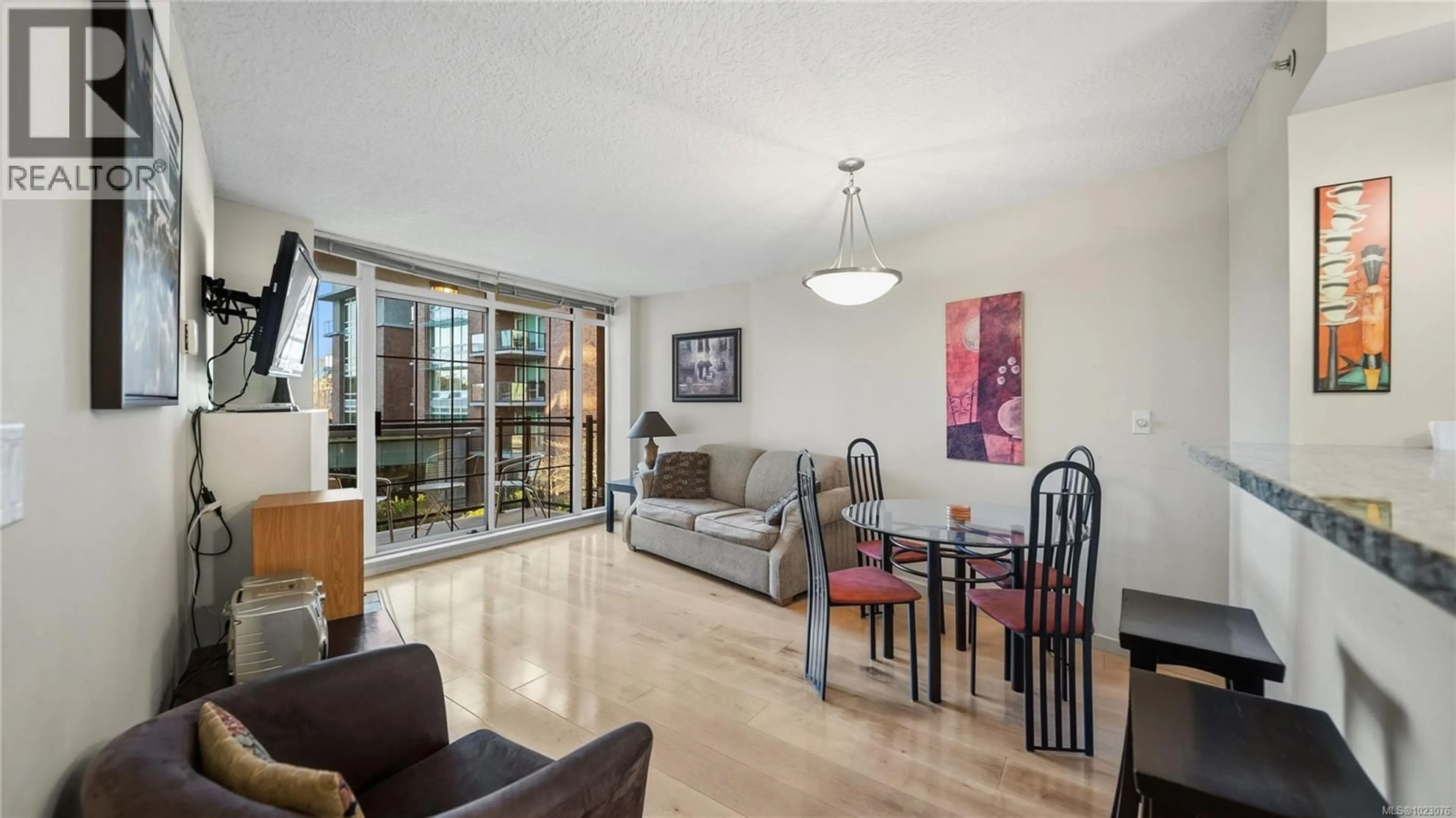 Living room with furniture, unknown for 301 - 827 FAIRFIELD ROAD, Victoria British Columbia V8V5B2