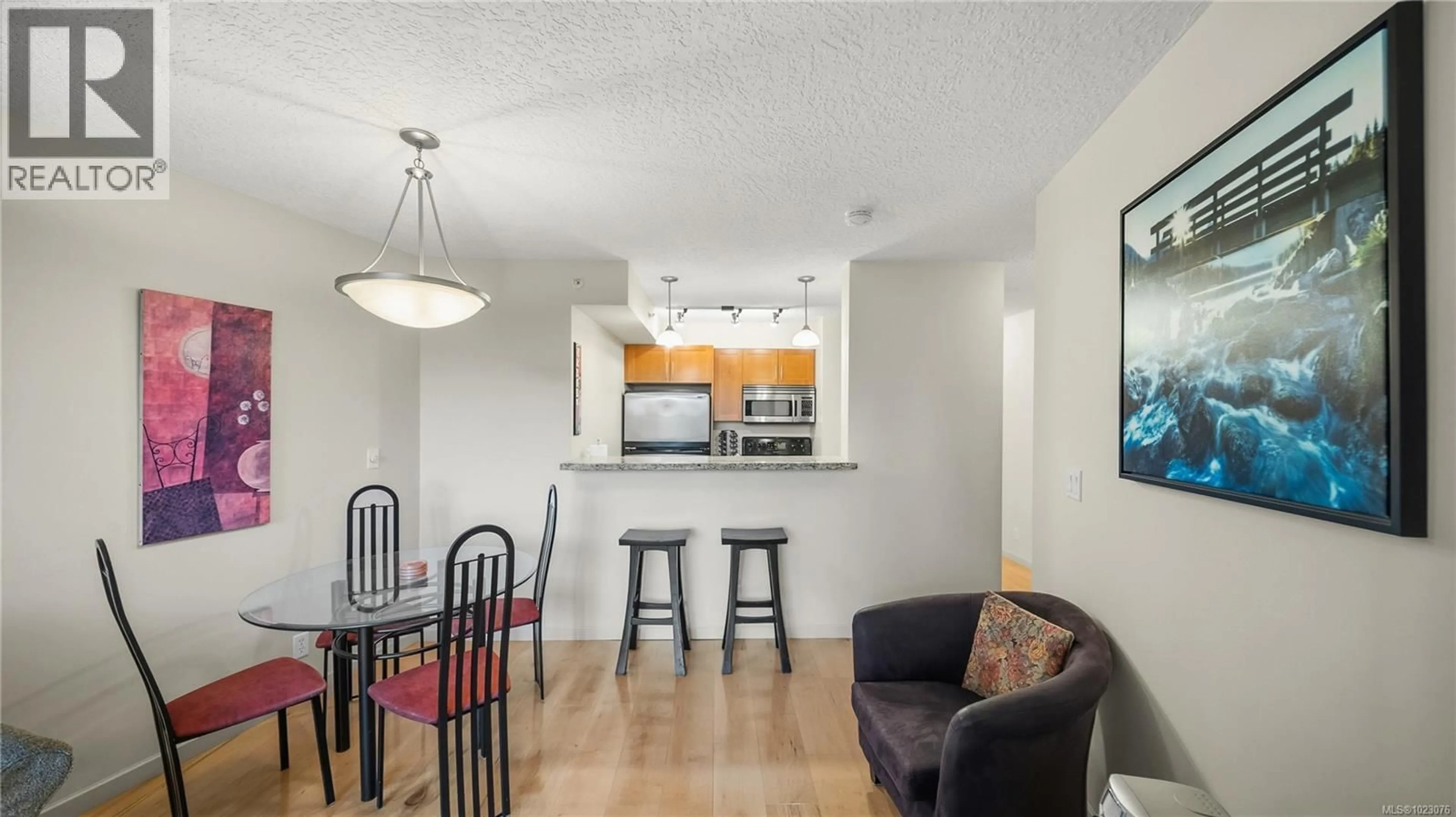 Unknown for 301 - 827 FAIRFIELD ROAD, Victoria British Columbia V8V5B2