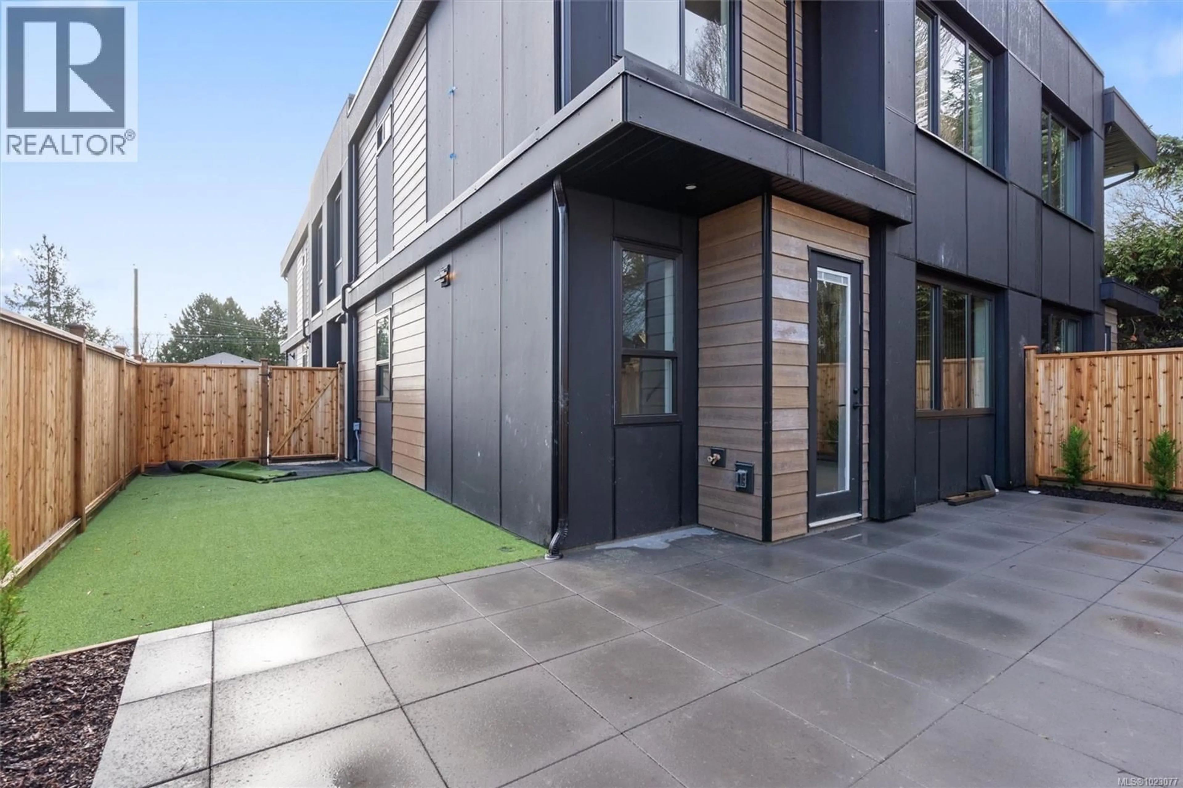 Patio, street for 4 - 588 WHITESIDE STREET, Saanich British Columbia V8Z1Y6