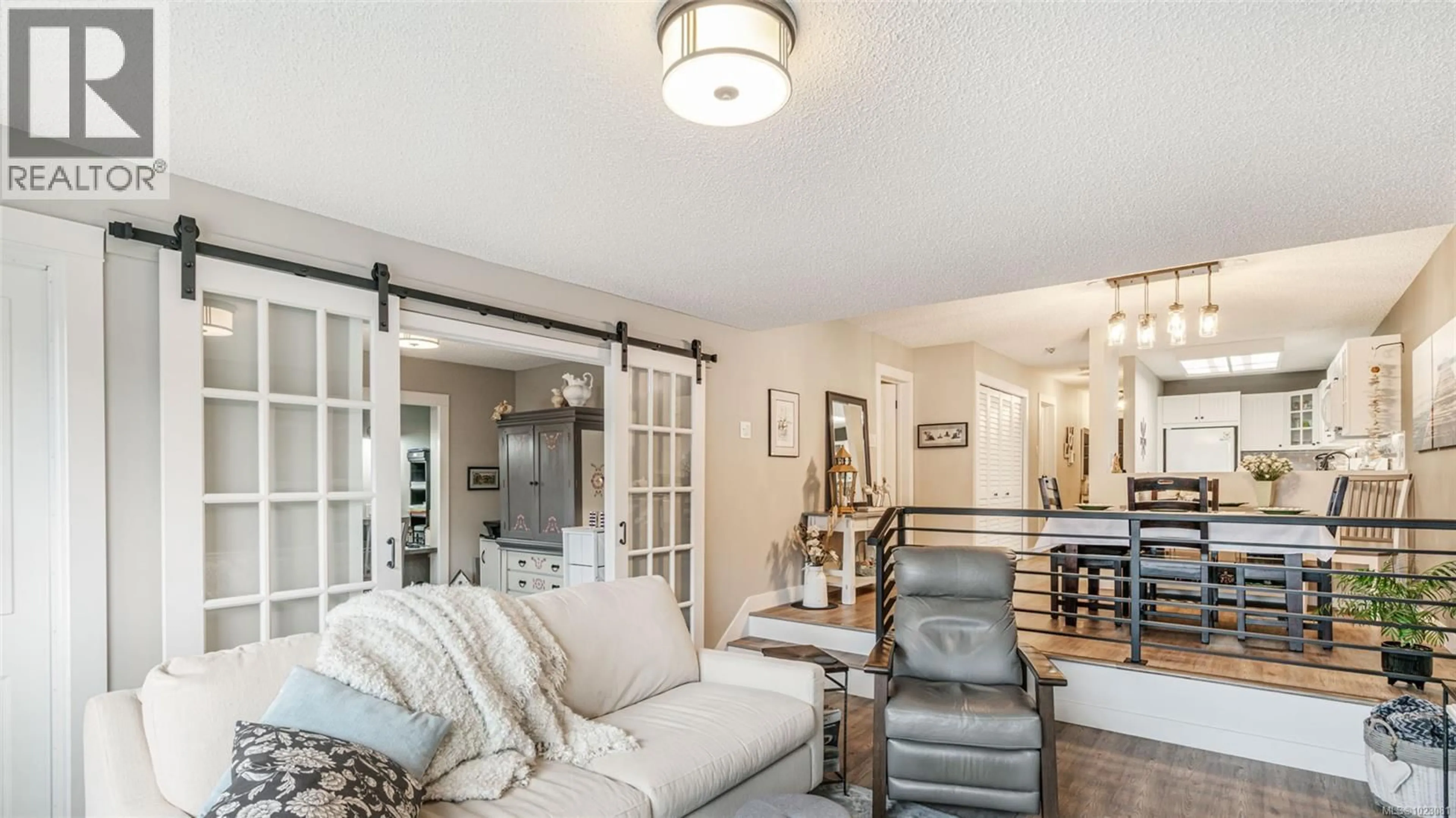 Living room with furniture, unknown for 205 - 309 MORISON AVENUE, Parksville British Columbia V9P1M6