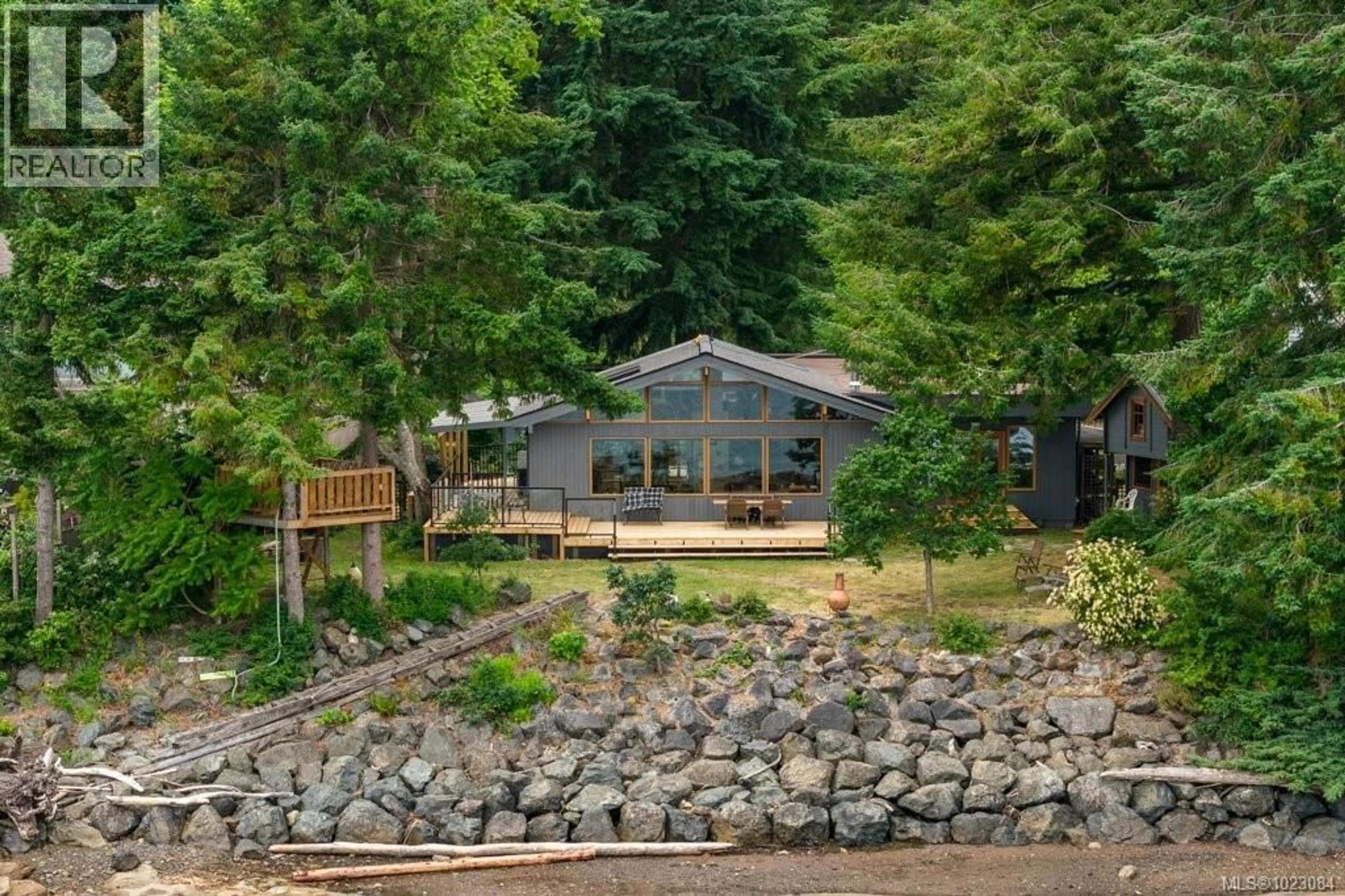 Patio, water/lake/river/ocean view for 196 CAPTAIN MORGANS BOULEVARD, Protection Island British Columbia V9R6R1