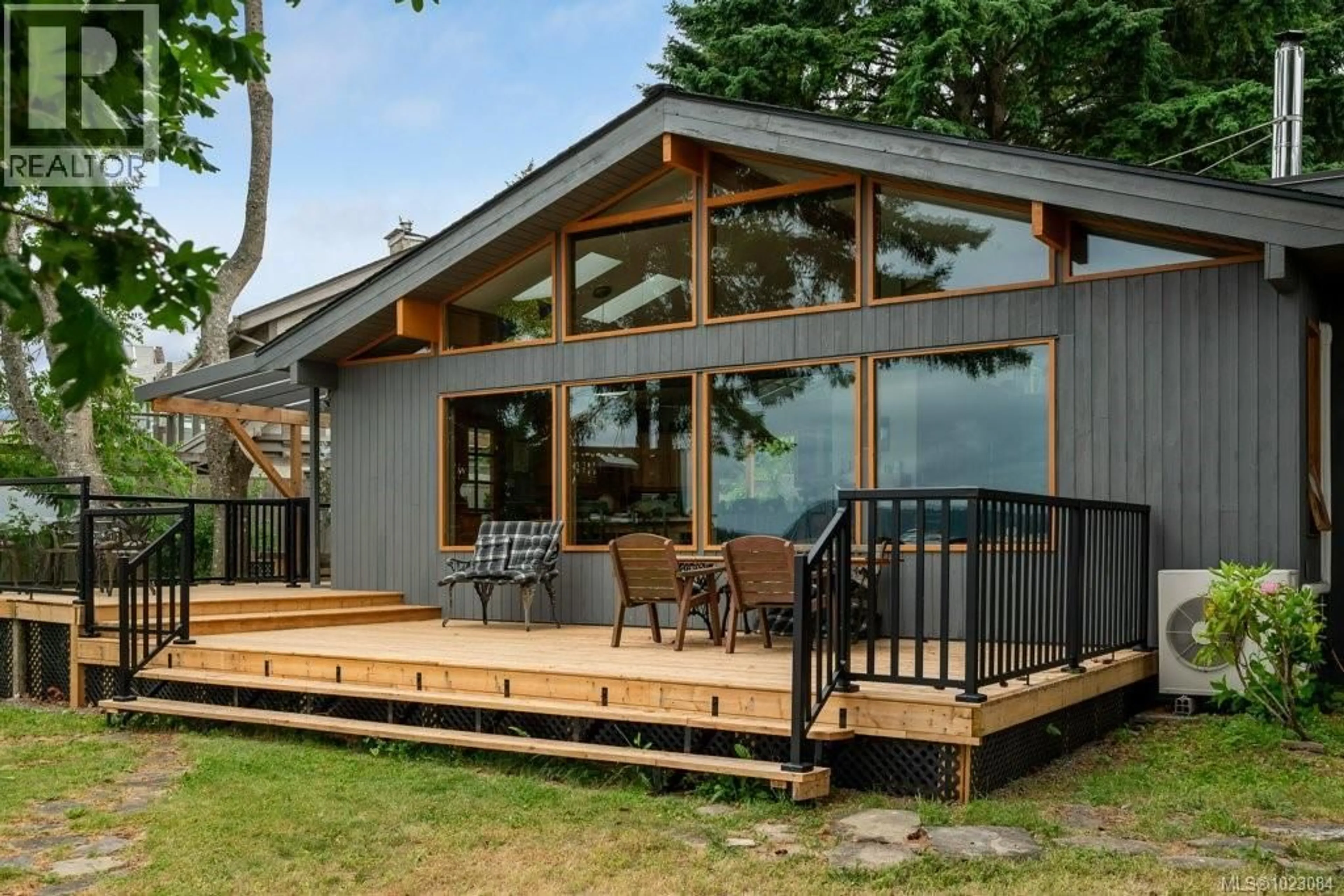 Patio, water/lake/river/ocean view for 196 CAPTAIN MORGANS BOULEVARD, Protection Island British Columbia V9R6R1