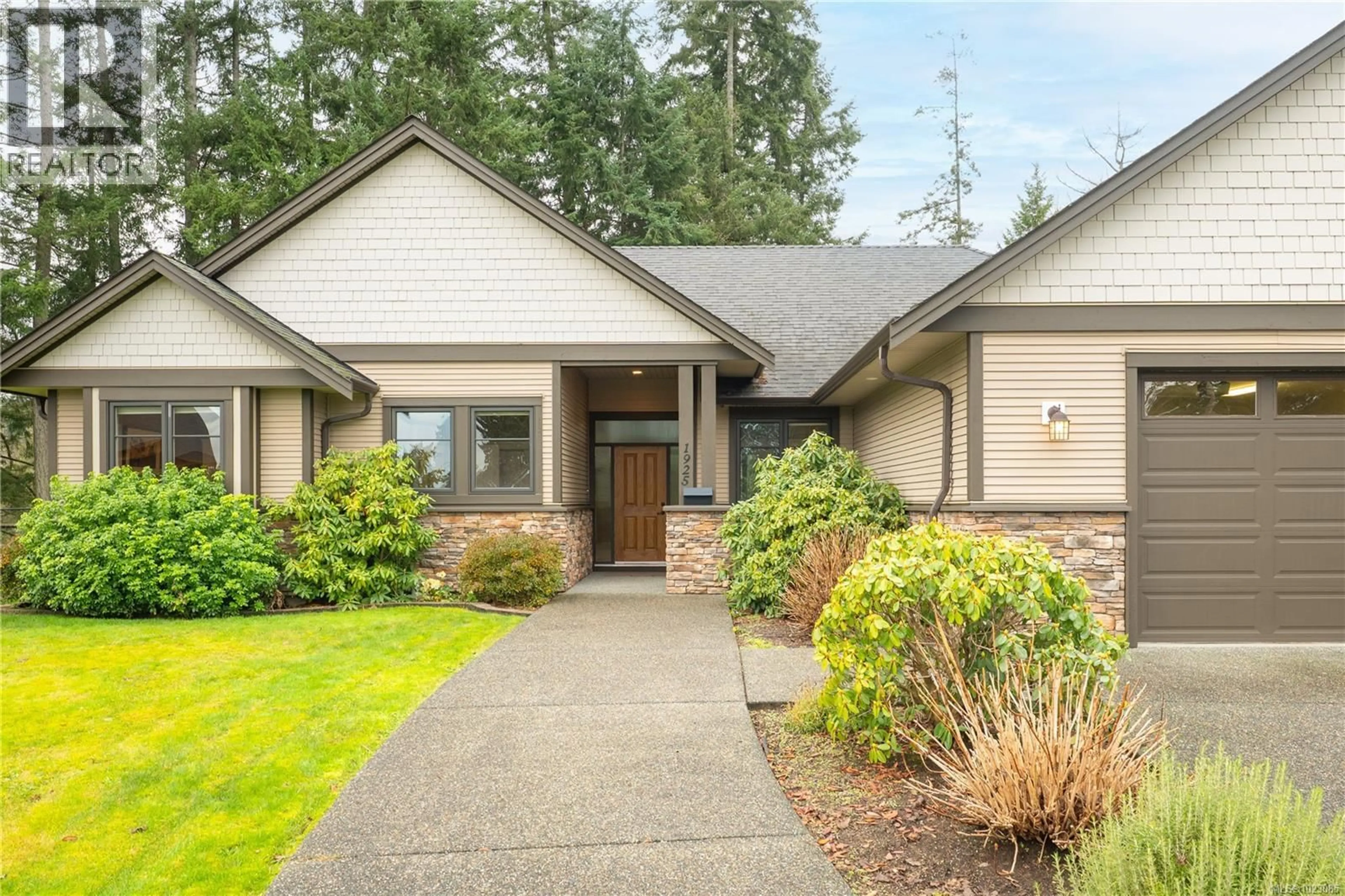 Home with vinyl exterior material, street for 1925 LEGACY PLACE, Nanaimo British Columbia V9X1M2