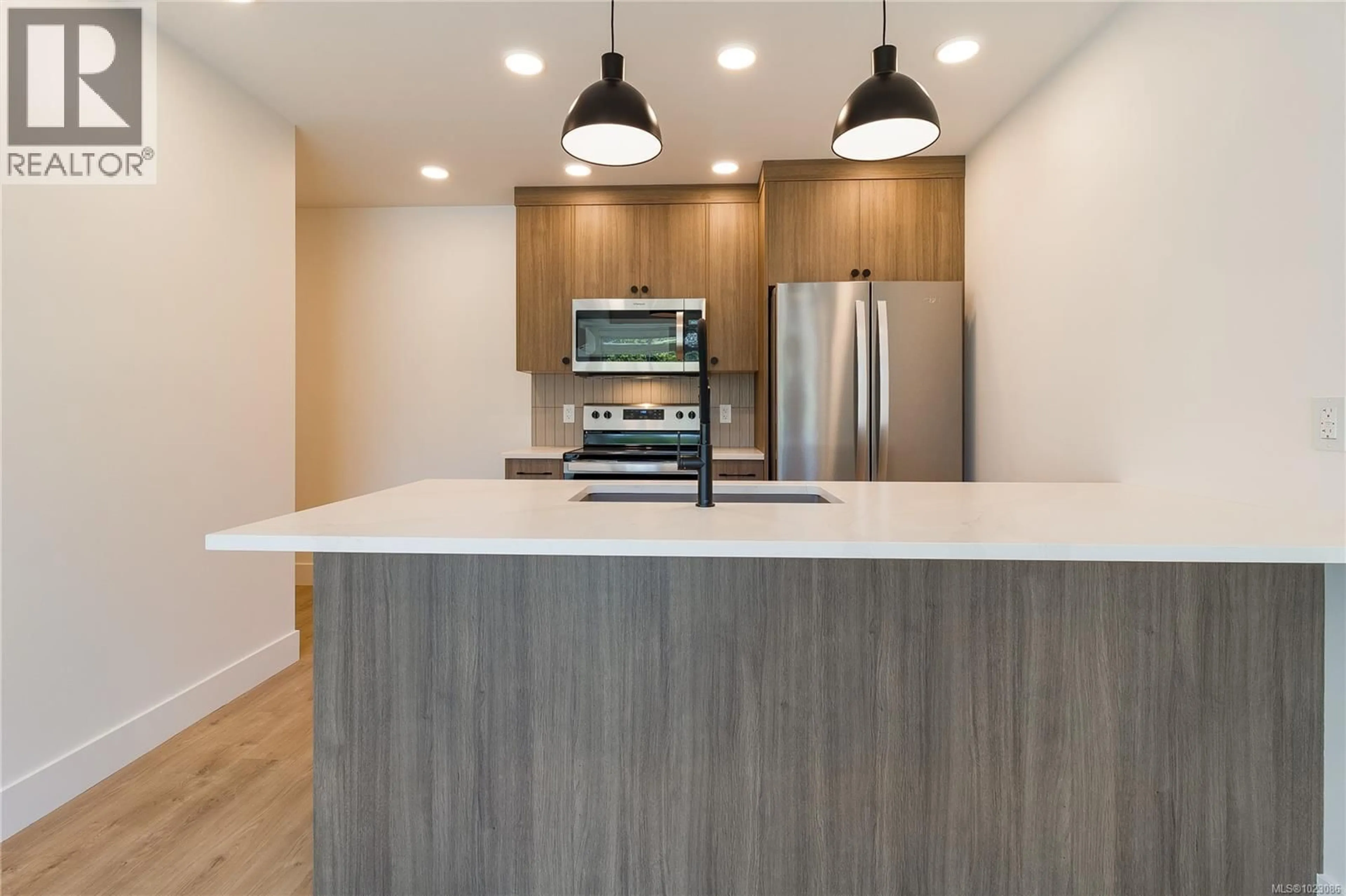 Open concept kitchen, wood/laminate floor for 205 - 201 DOGWOOD DRIVE, Ladysmith British Columbia V9G0C3