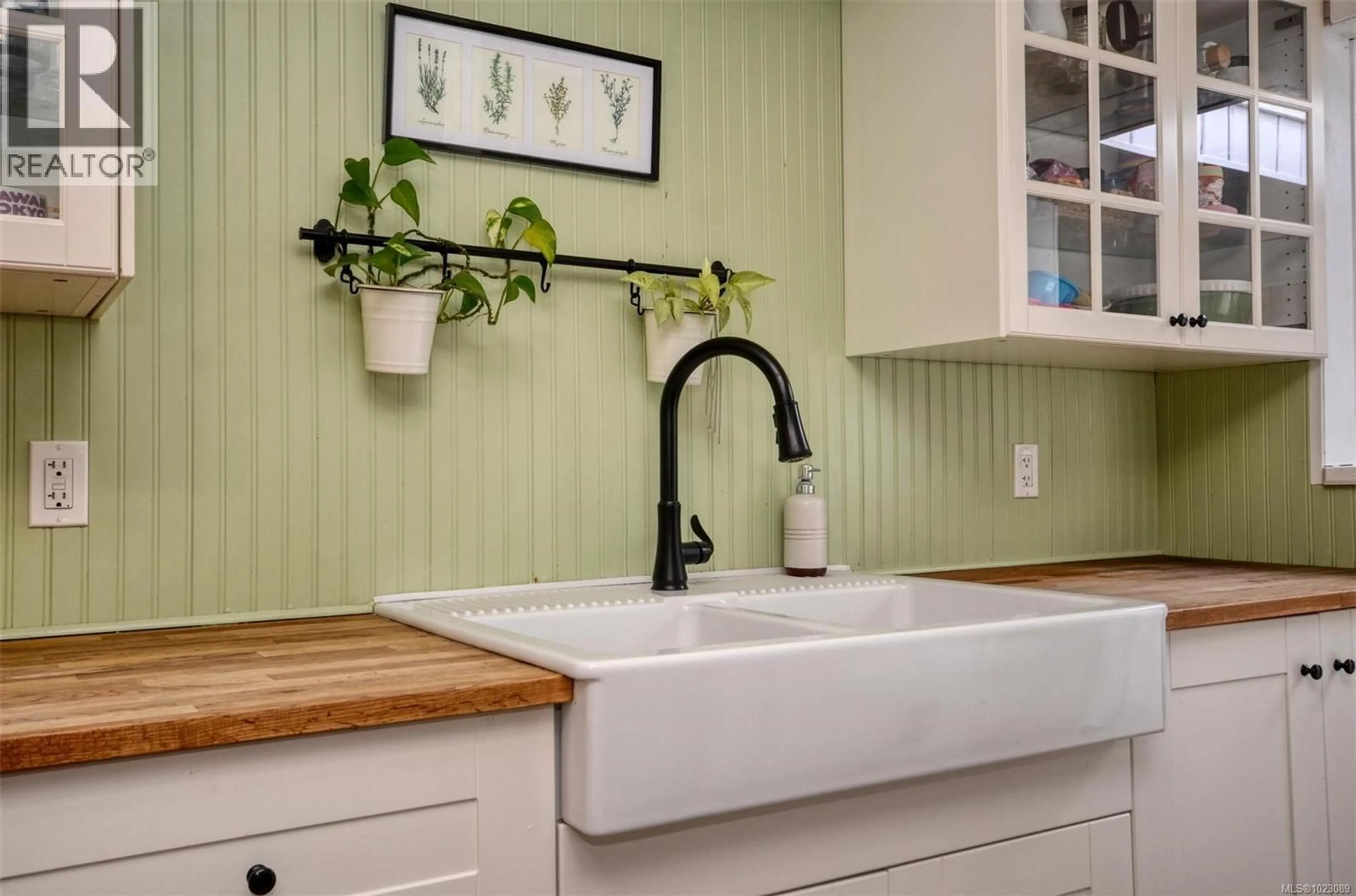 Unknown for 271 BATTLEFORD AVENUE, Saanich British Columbia V8Z1K7