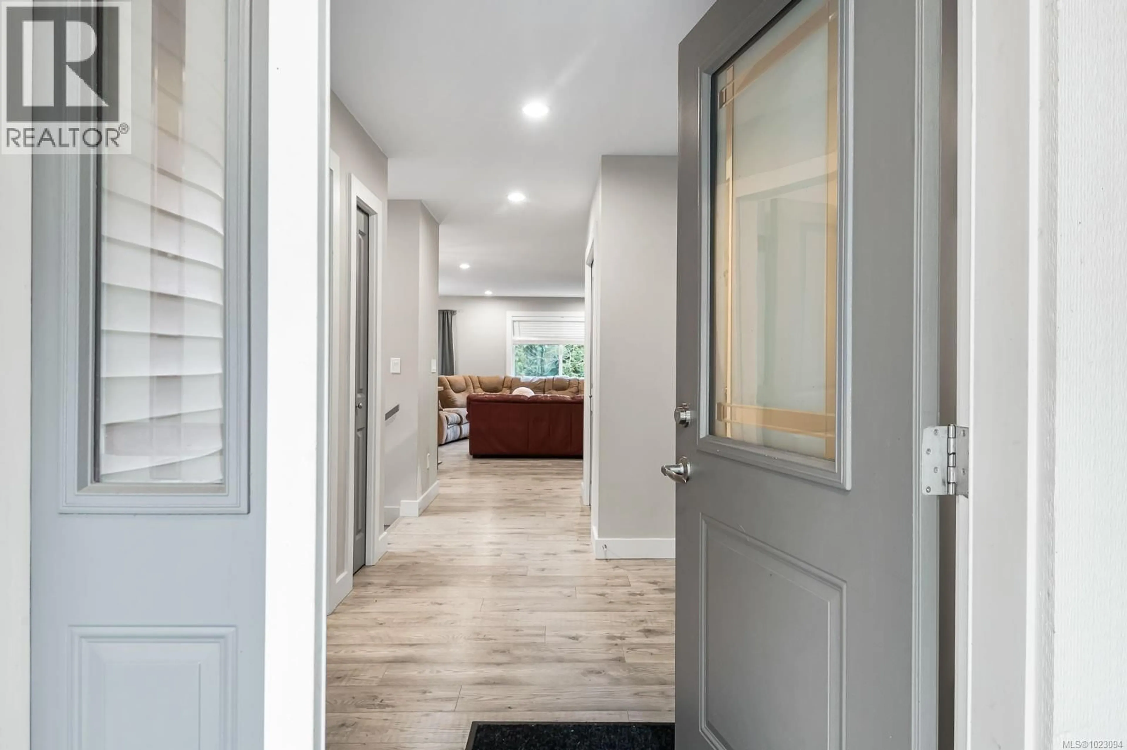 Indoor entryway for 2374 EXTENSION ROAD, Nanaimo British Columbia V9X0A9