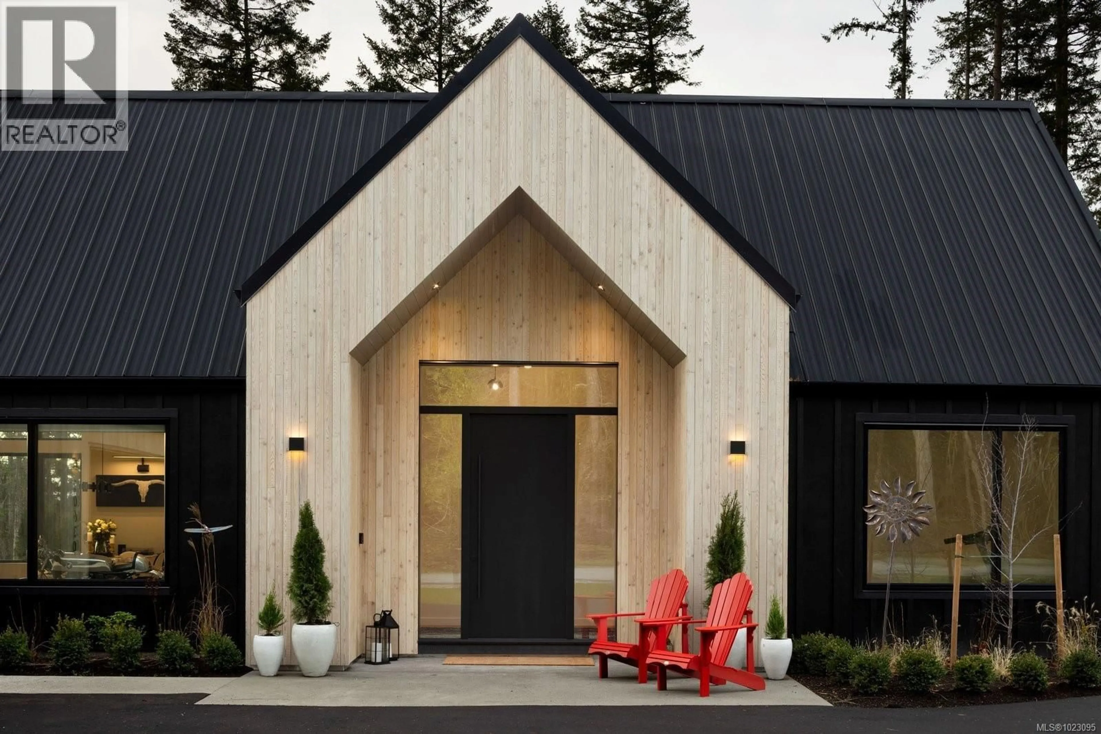 Indoor entryway for 10630 DERRICK ROAD, North Saanich British Columbia V8L5M8