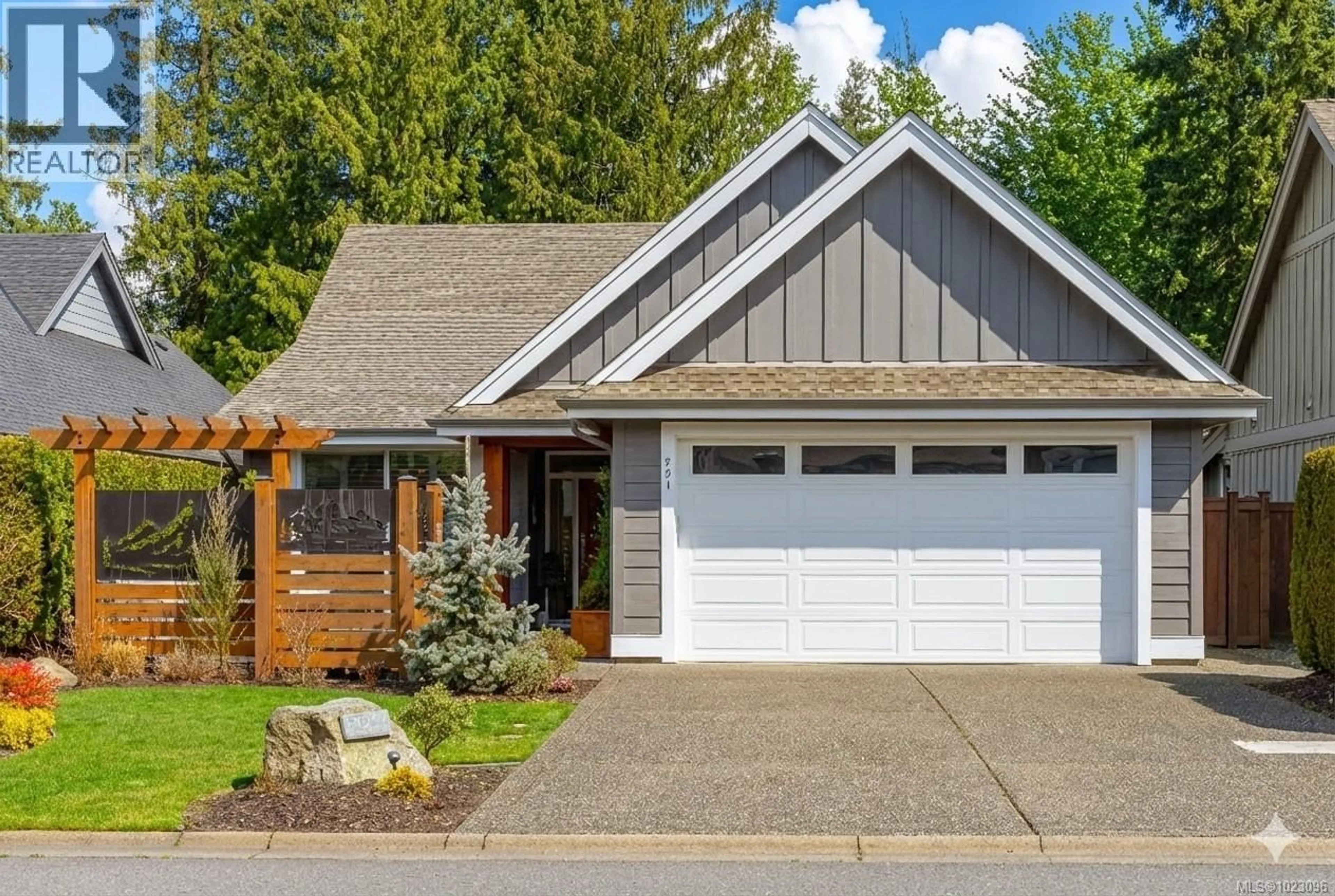 Home with vinyl exterior material, street for 731 WEST RIDGE WAY, Qualicum Beach British Columbia V9K0A9