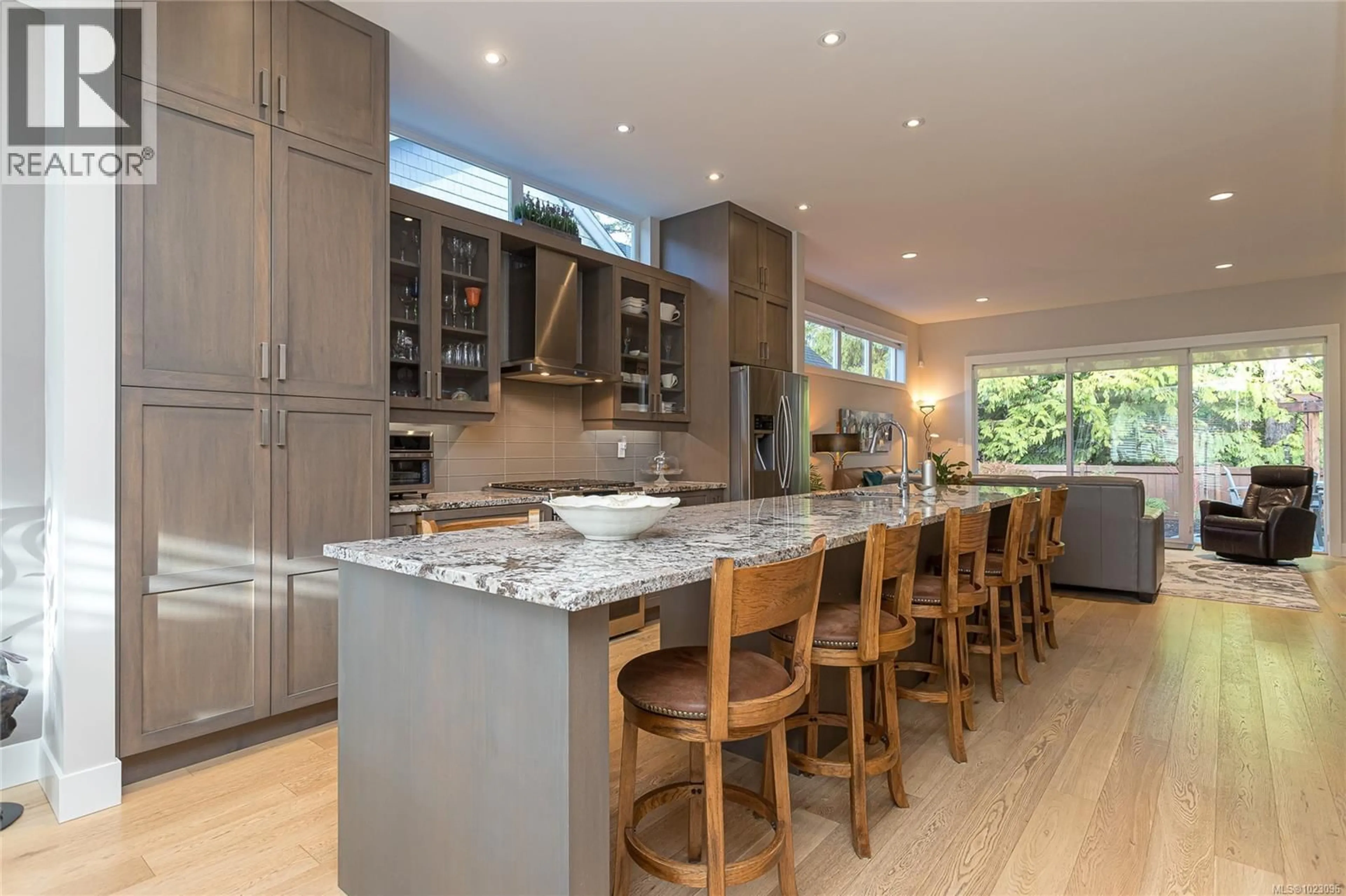 Contemporary kitchen, unknown for 731 WEST RIDGE WAY, Qualicum Beach British Columbia V9K0A9