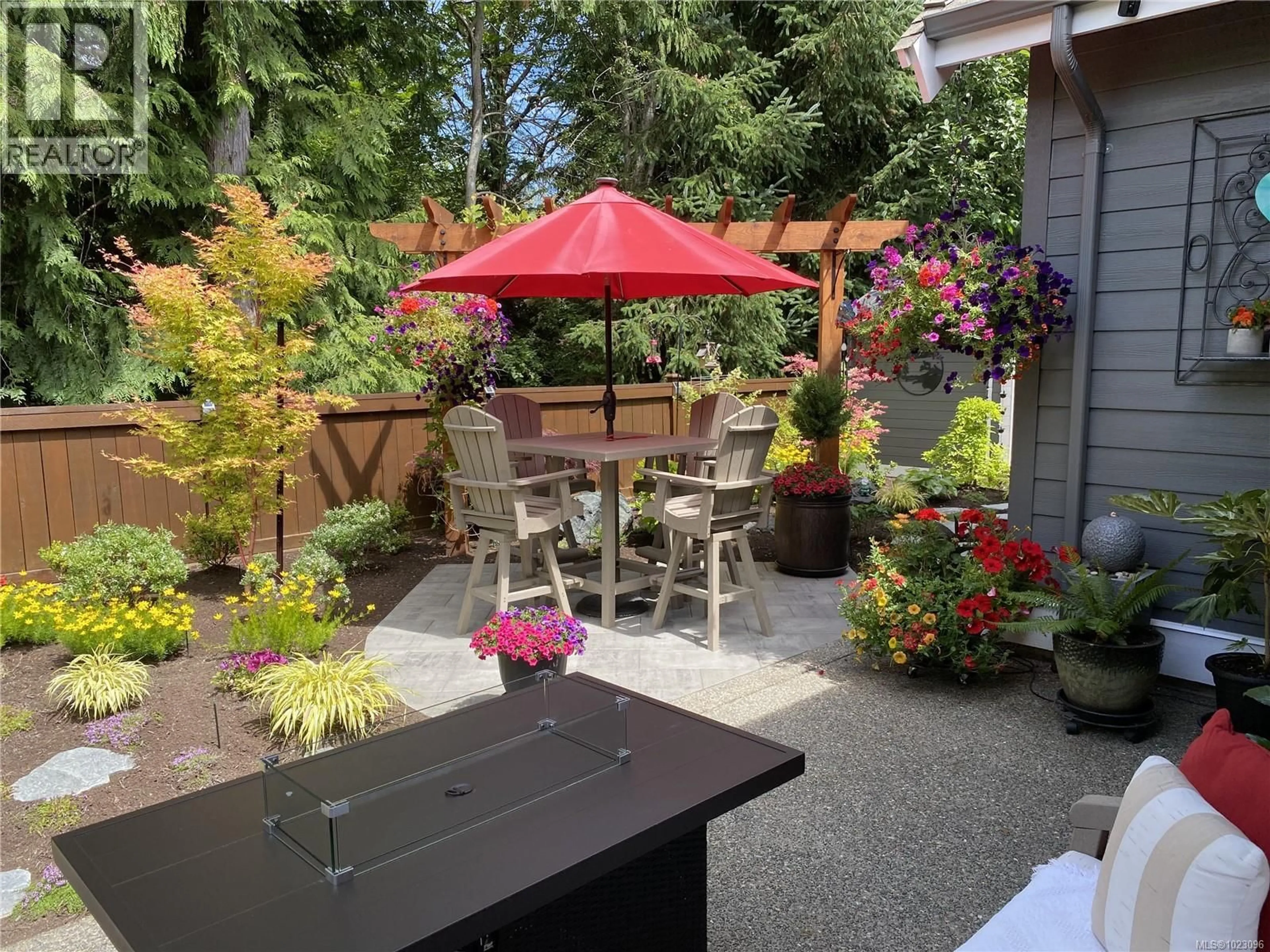 Patio, street for 731 WEST RIDGE WAY, Qualicum Beach British Columbia V9K0A9