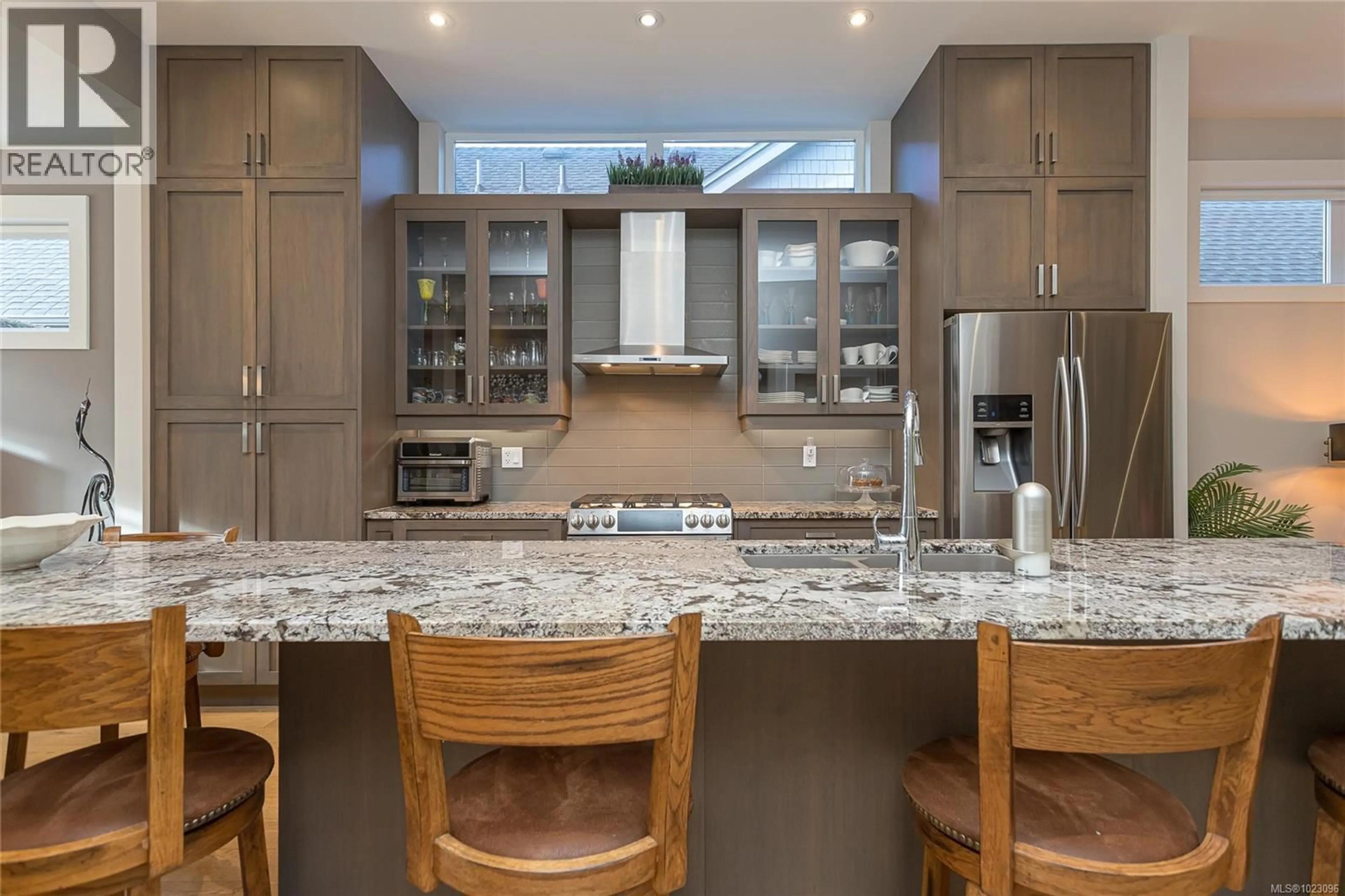 Contemporary kitchen, unknown for 731 WEST RIDGE WAY, Qualicum Beach British Columbia V9K0A9