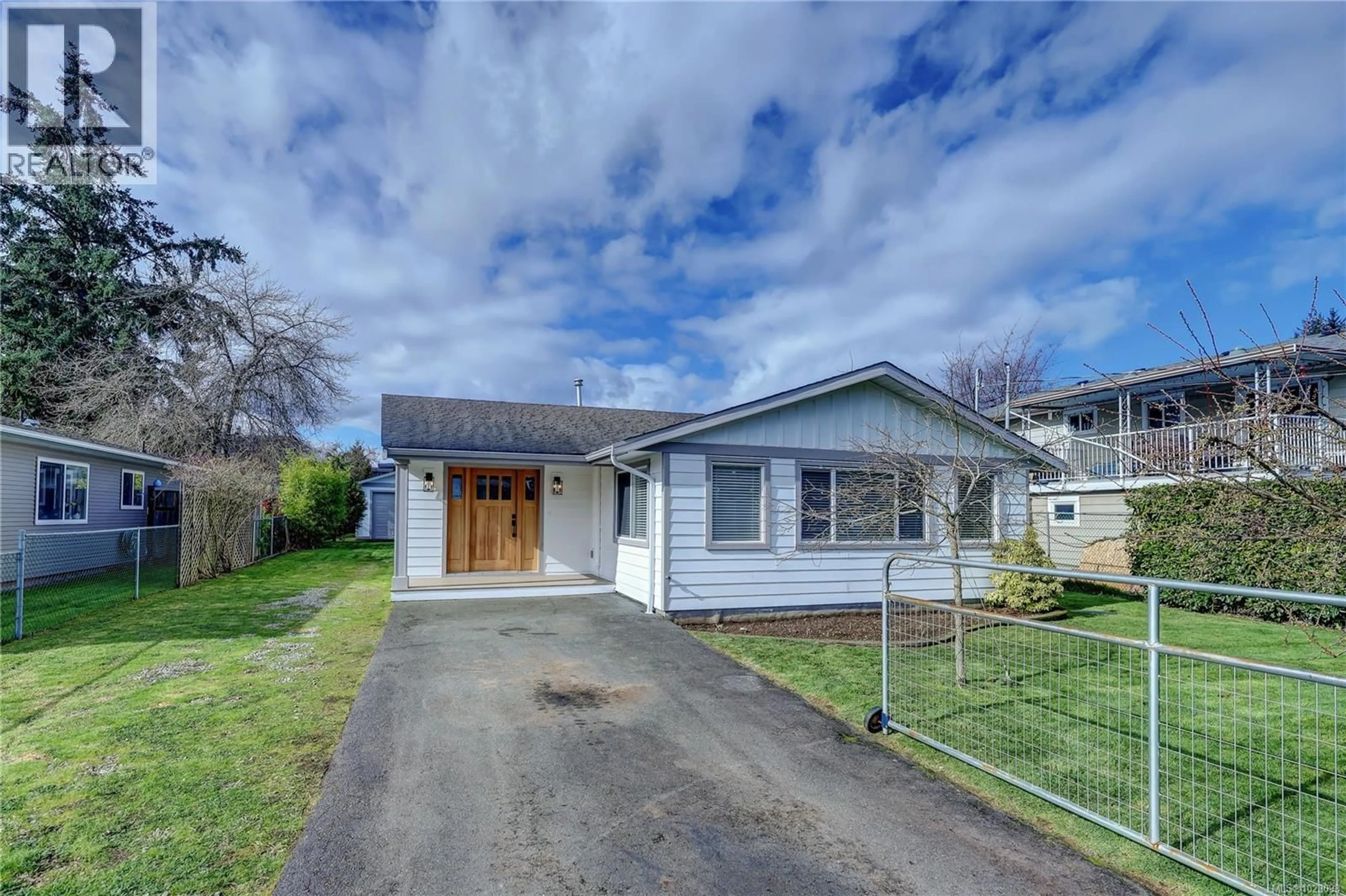 A pic from outside/outdoor area/front of a property/back of a property/a pic from drone, street for 223 EVERGREEN STREET, Parksville British Columbia V9P2G3