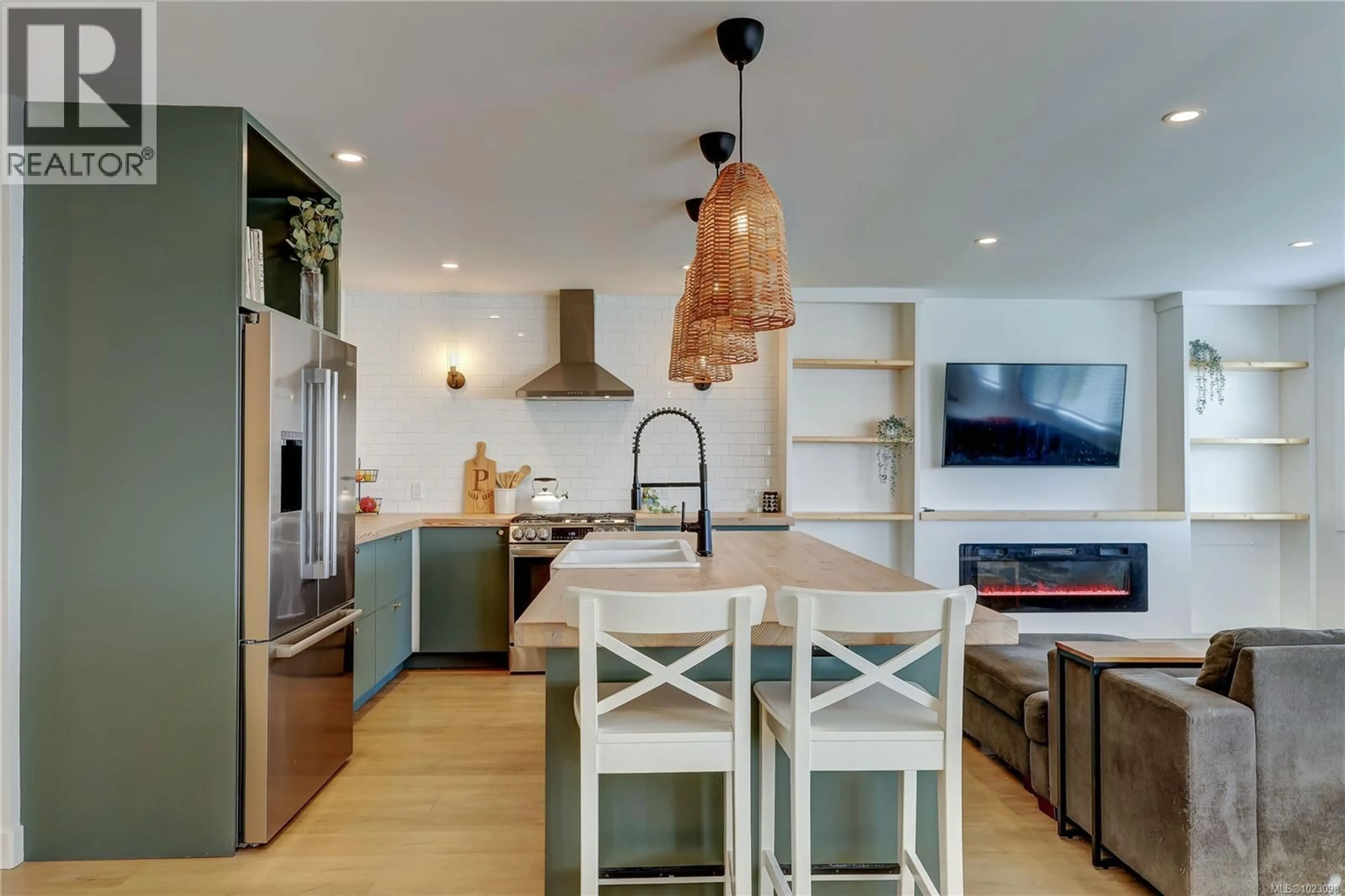 Open concept kitchen, ceramic/tile floor for 223 EVERGREEN STREET, Parksville British Columbia V9P2G3