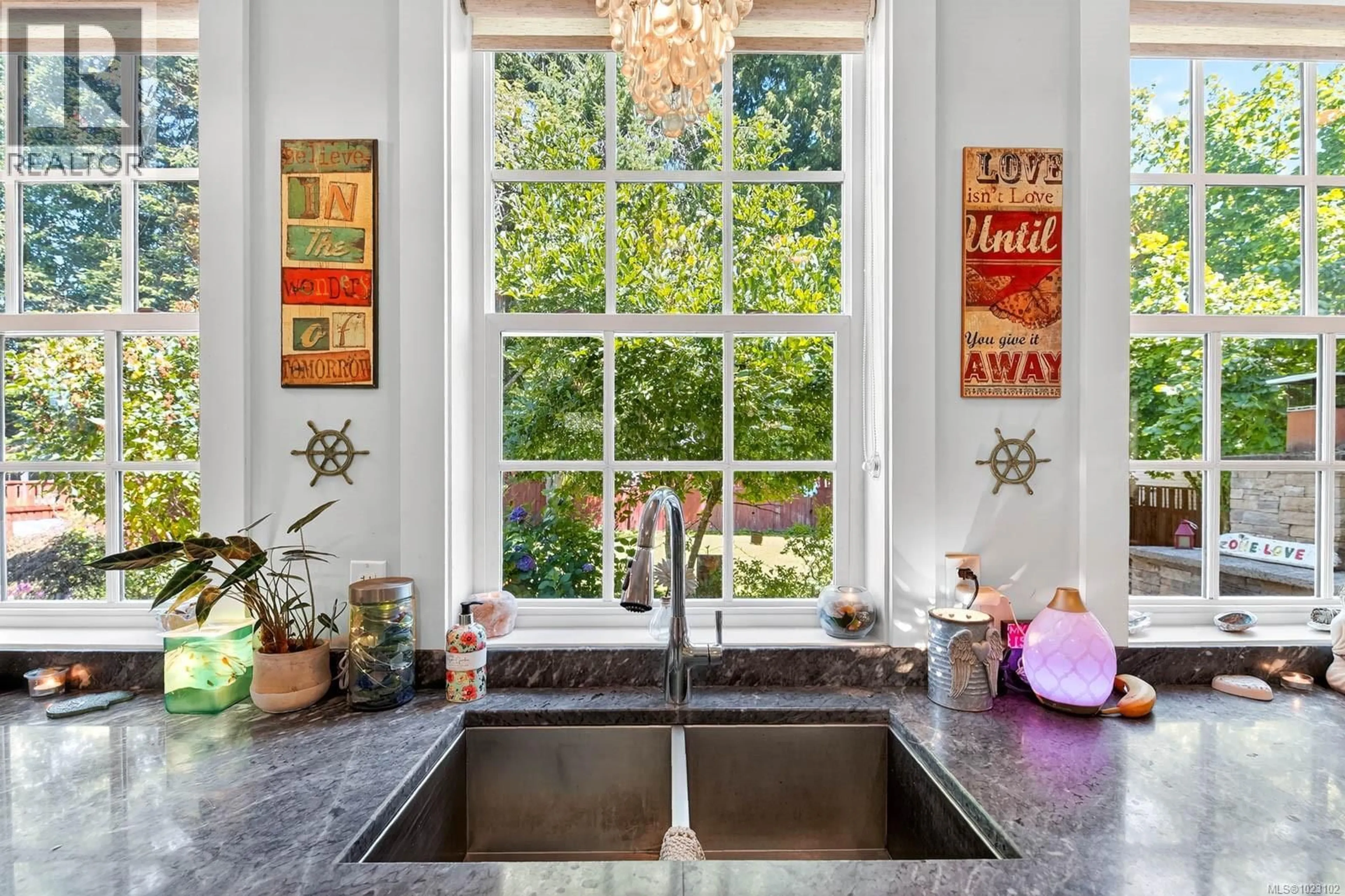 Contemporary kitchen, ceramic/tile floor for 4455 ELIZABETH STREET, Port Alberni British Columbia V9Y6L4