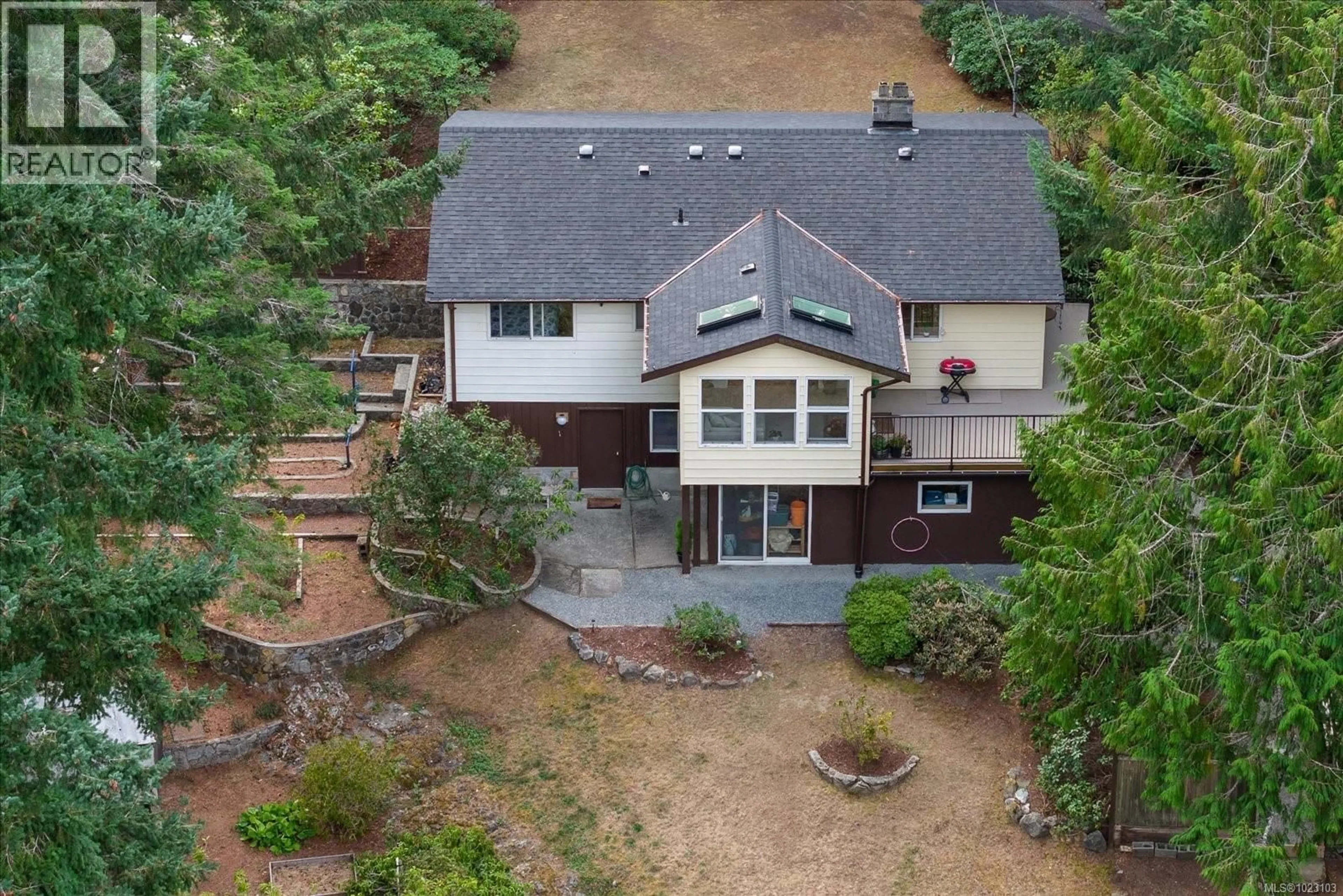 A pic from outside/outdoor area/front of a property/back of a property/a pic from drone, mountain view for 6650 GREEN ACRES WAY, Nanaimo British Columbia V9T5R9