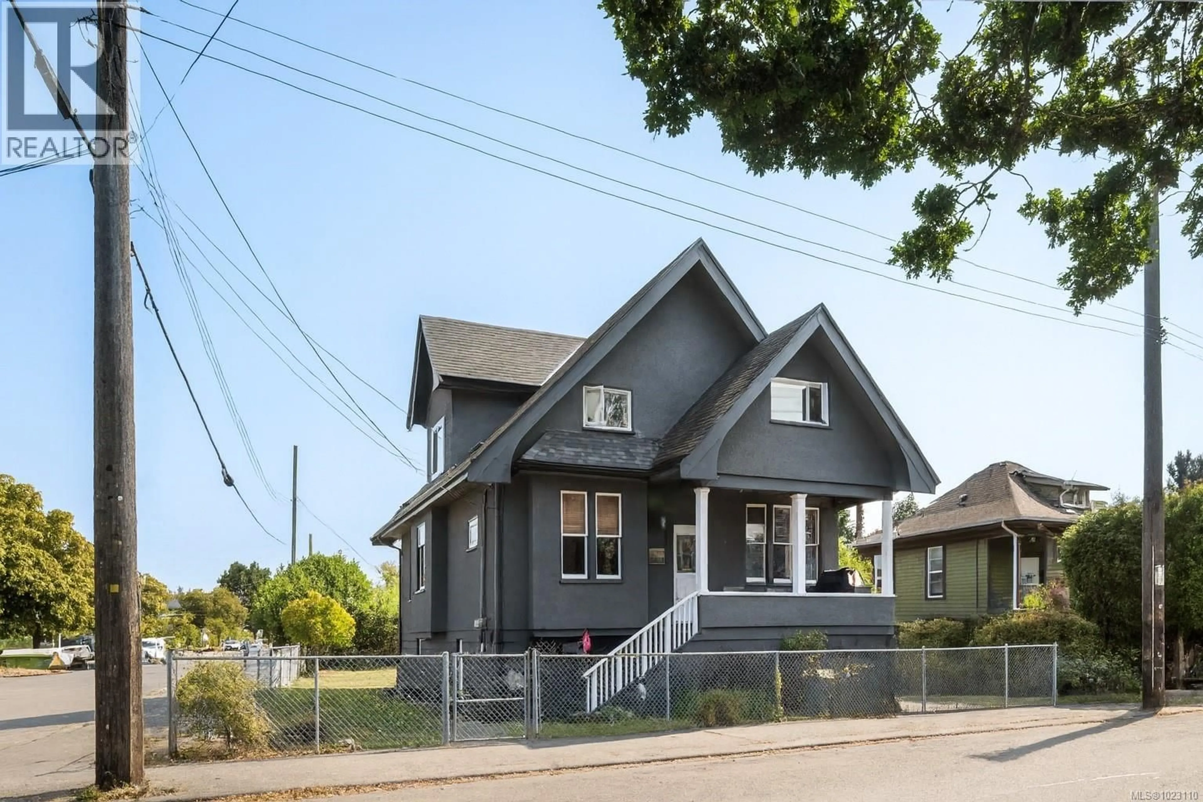 Home with vinyl exterior material, street for 2393 EASTDOWNE ROAD, Oak Bay British Columbia V8R5P6