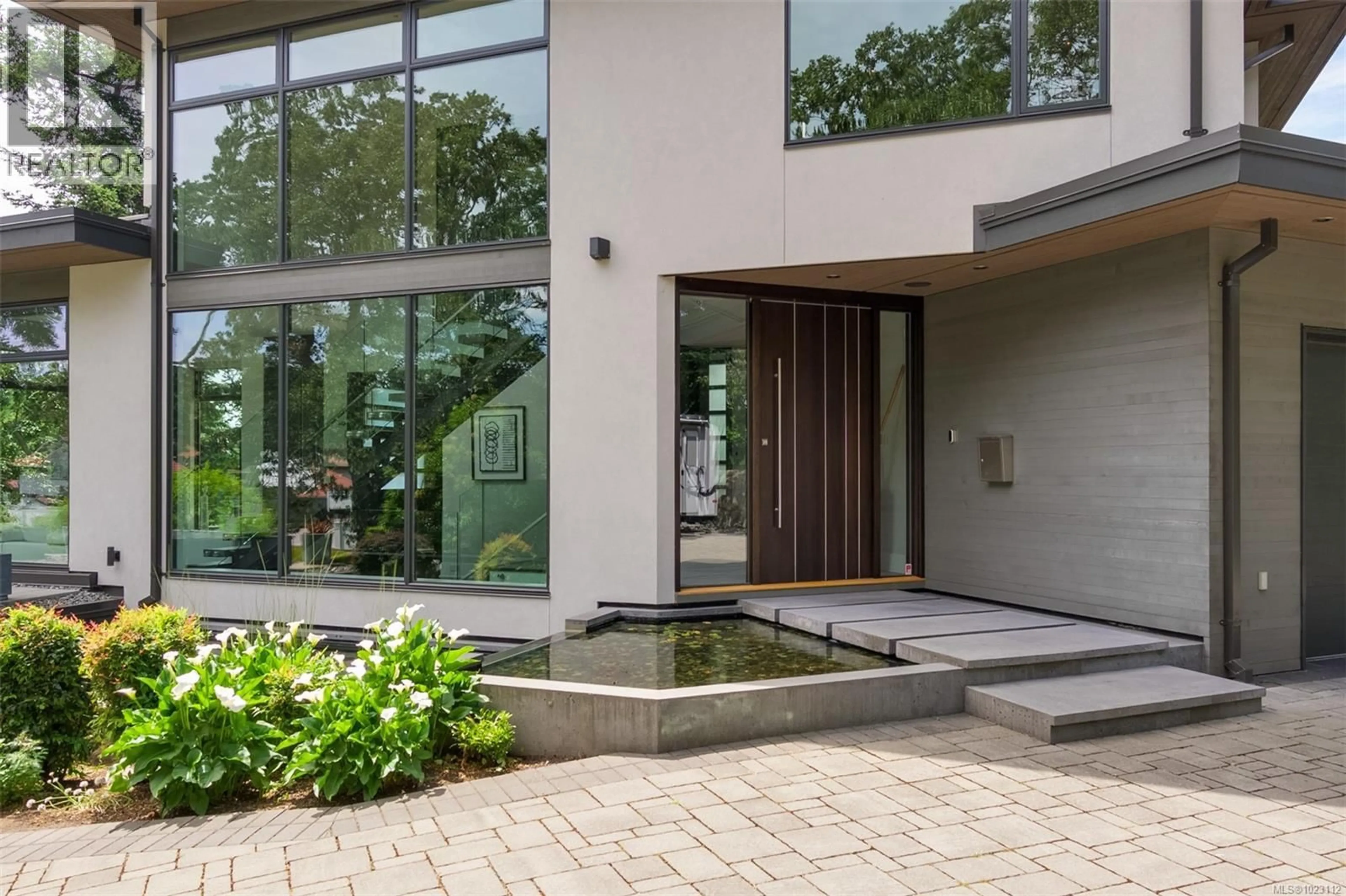 Unknown for 3724 ARBUTUS RIDGE, Saanich British Columbia V8N6B3