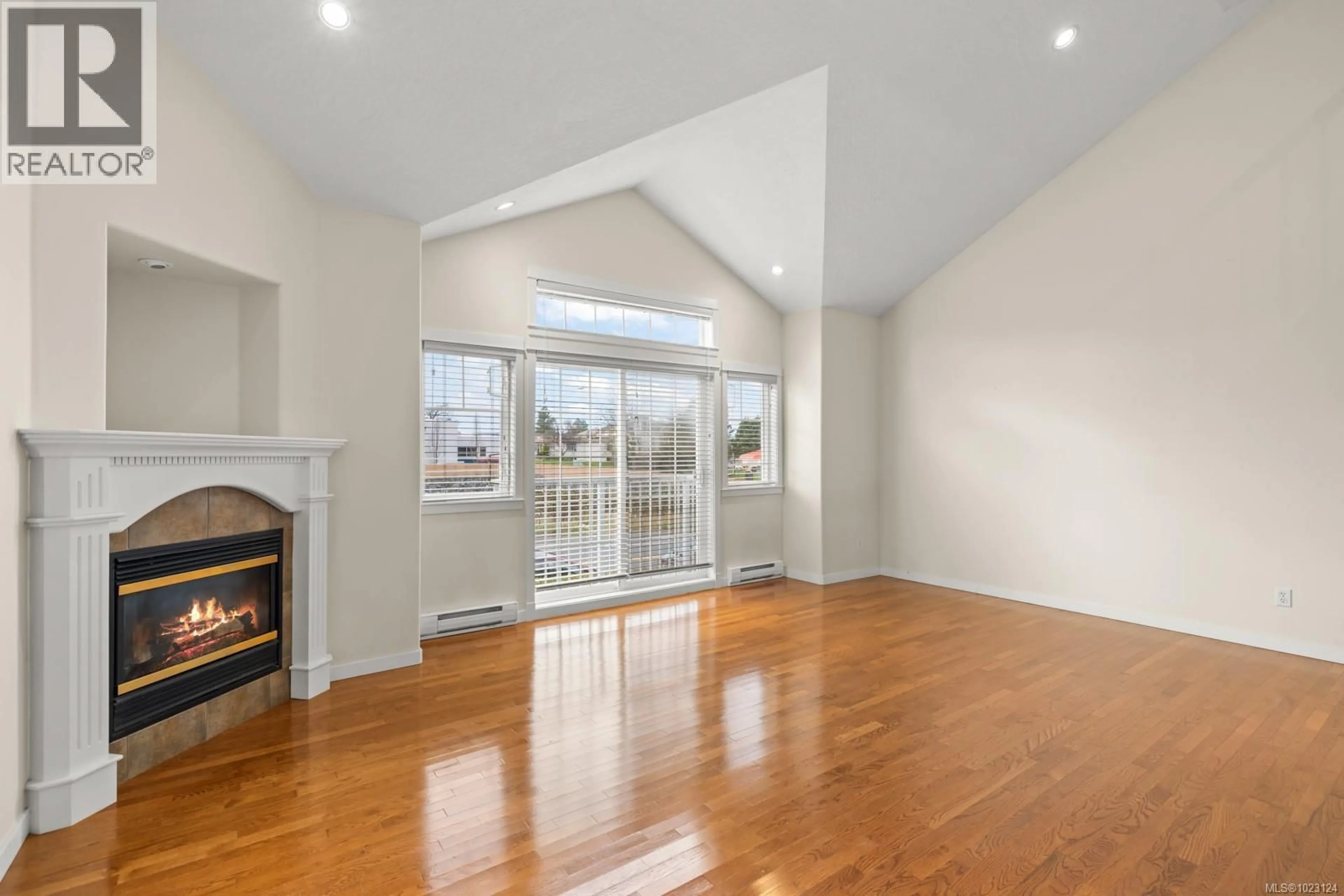 A pic of a room for 5 - 4079 DOUGLAS STREET, Saanich British Columbia V8X5M4