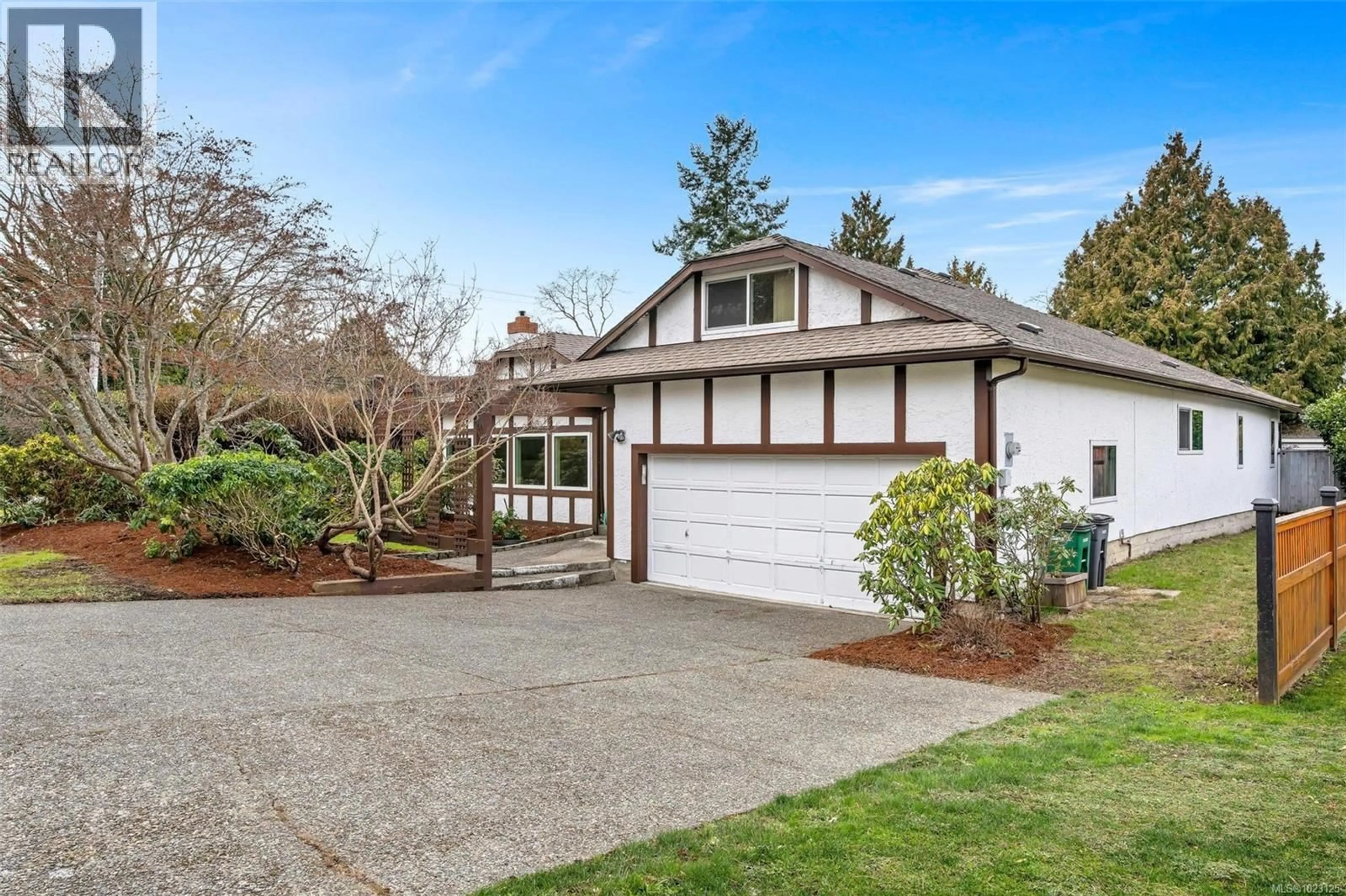 Home with vinyl exterior material, street for 3950 BURCHETT PLACE, Saanich British Columbia V8N6C2