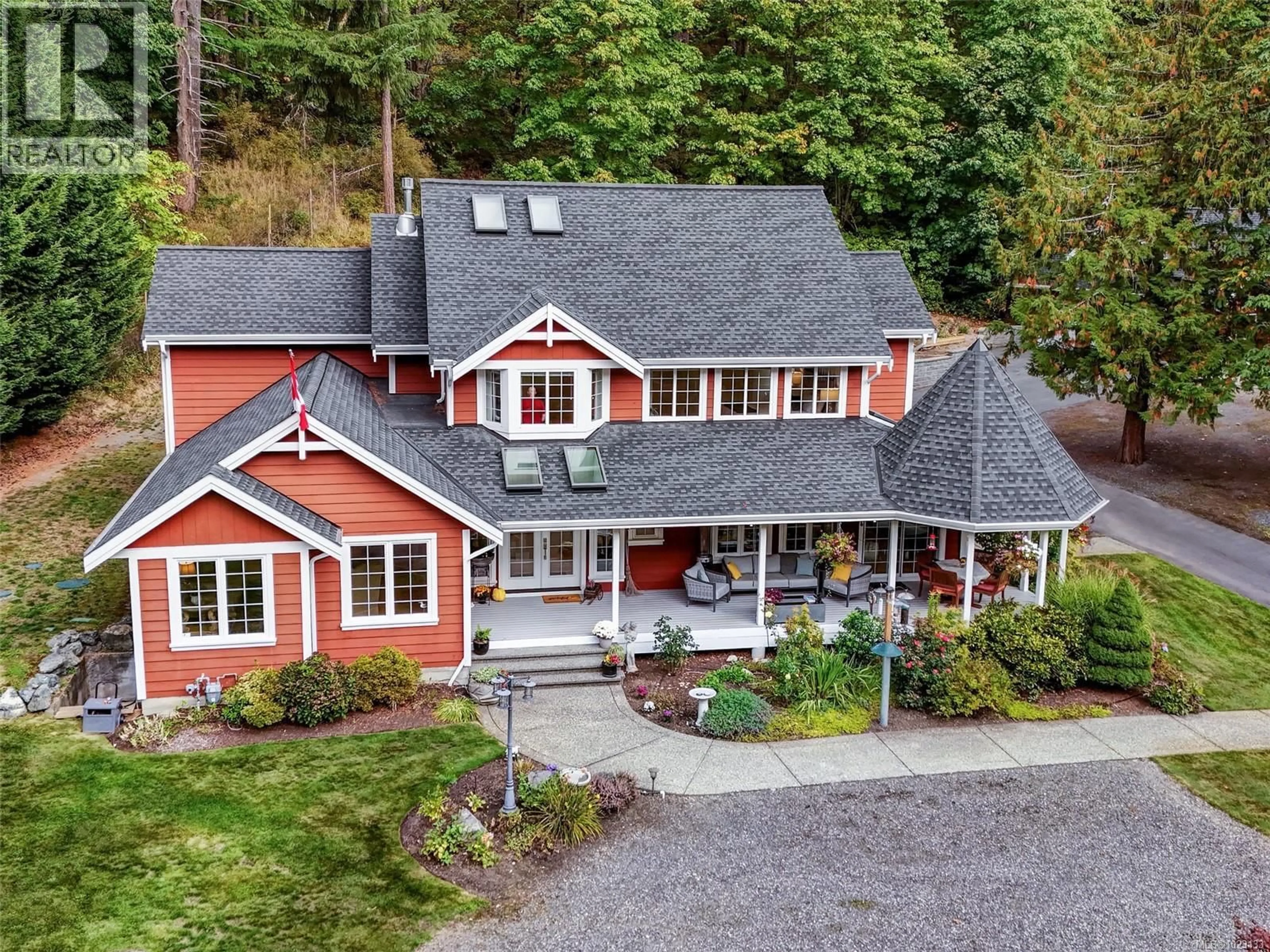 A pic from outside/outdoor area/front of a property/back of a property/a pic from drone, unknown for 6583 WALLACE DRIVE, Central Saanich British Columbia V8M1J8