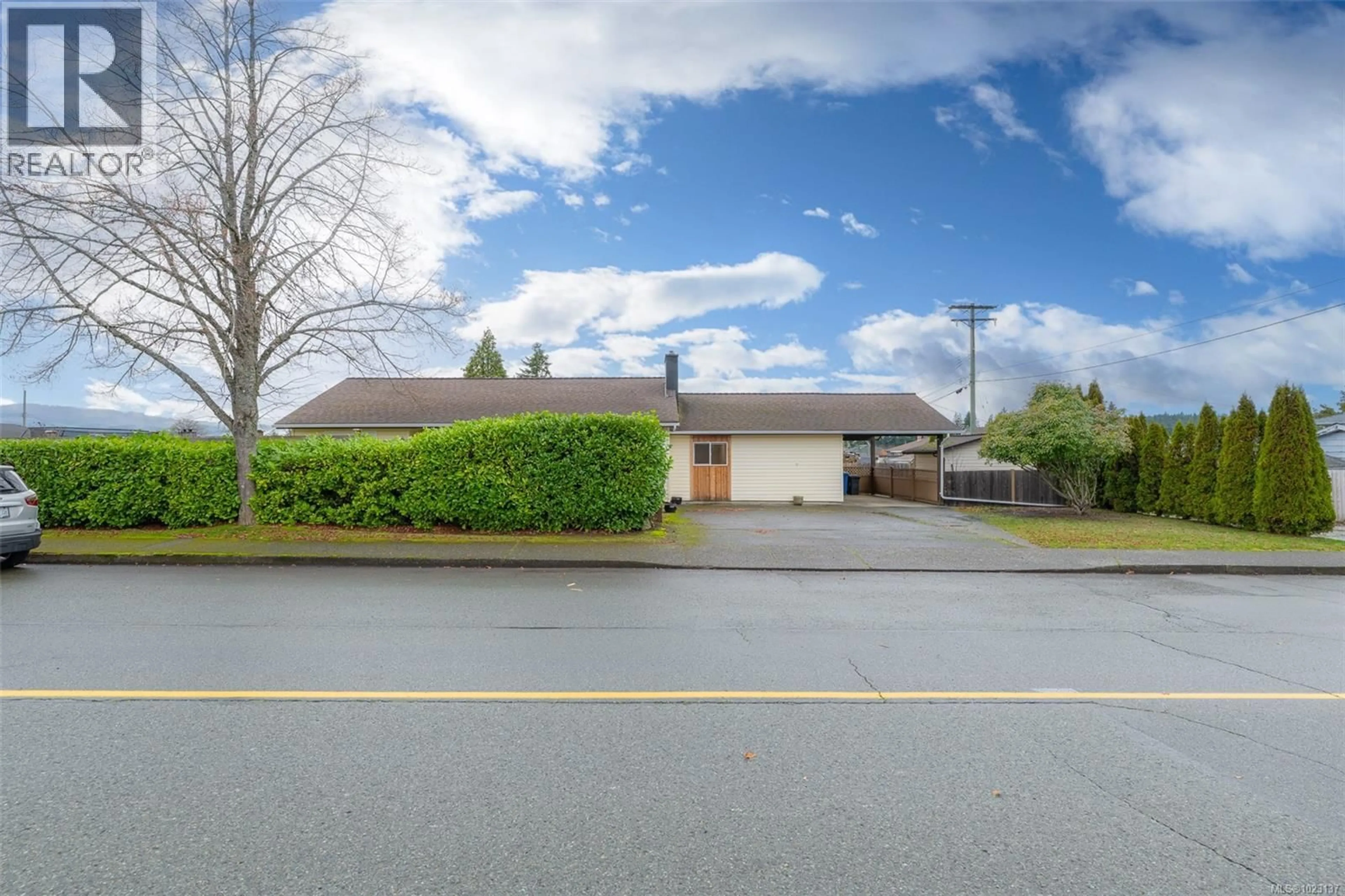 A pic from outside/outdoor area/front of a property/back of a property/a pic from drone, street for 5008 TEBO AVENUE, Port Alberni British Columbia V9Y6X9