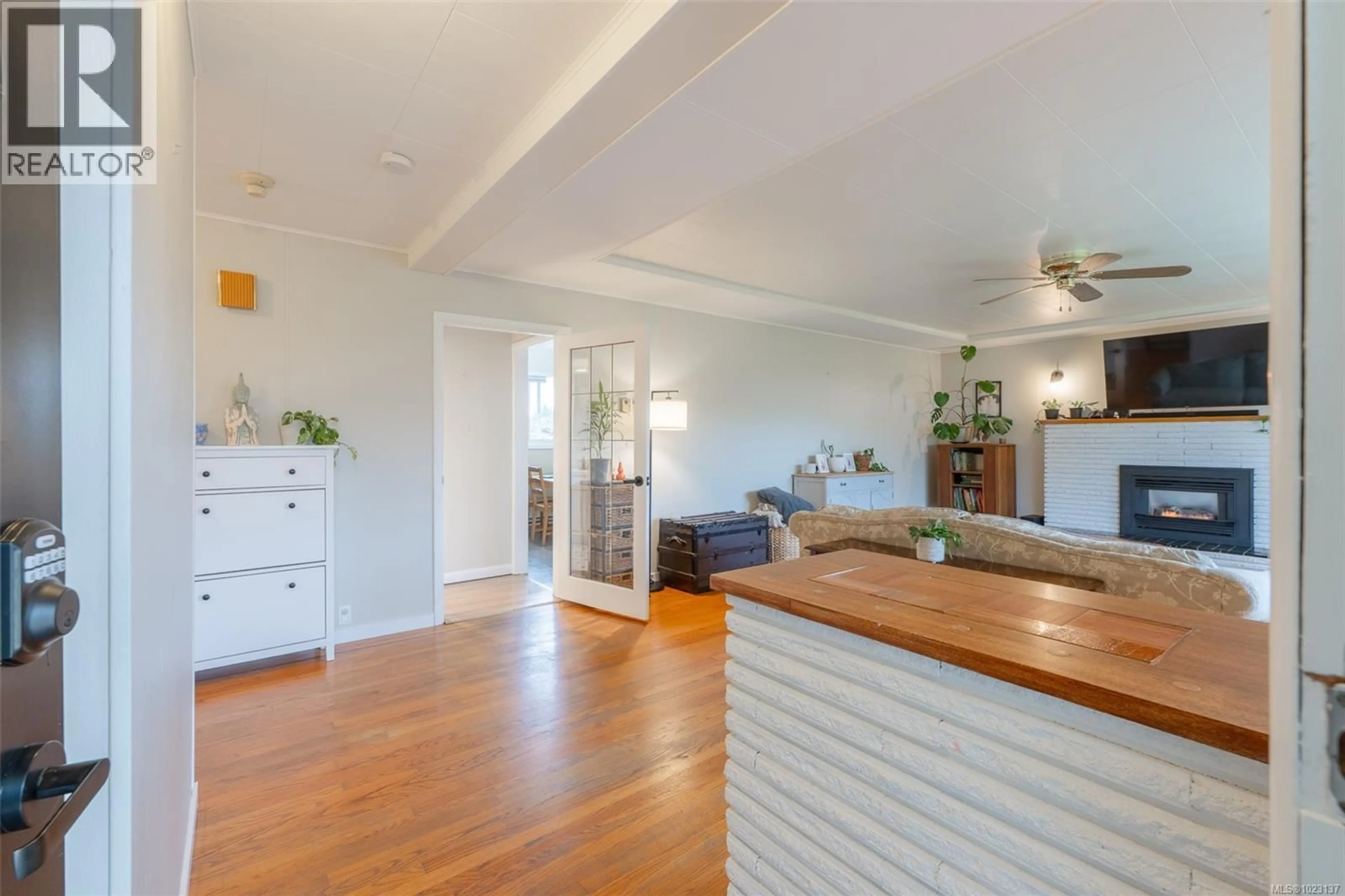 Open concept kitchen, wood/laminate floor for 5008 TEBO AVENUE, Port Alberni British Columbia V9Y6X9