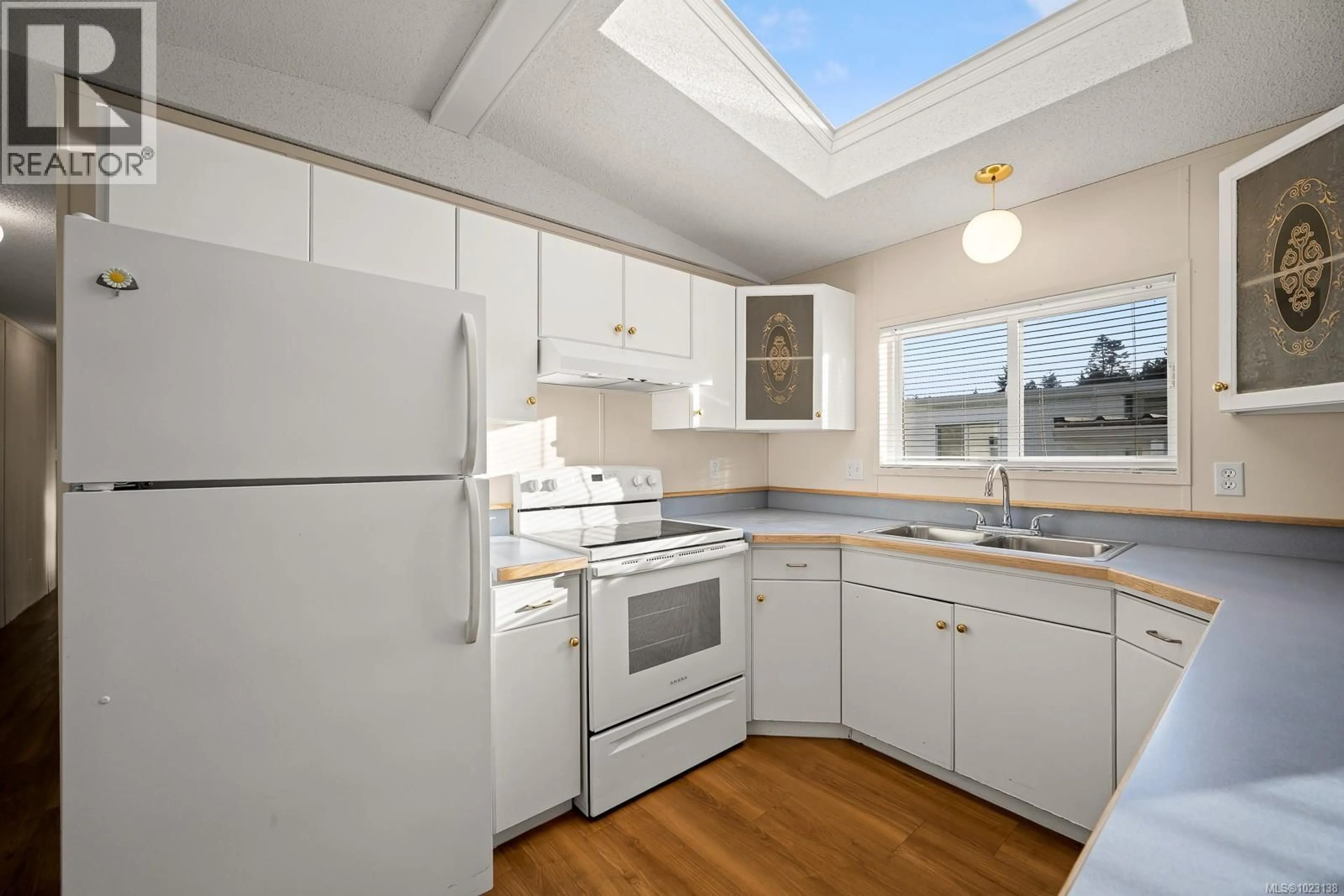 Standard kitchen, unknown for 48 - 1240 WILKINSON ROAD, Comox British Columbia V9M3X8