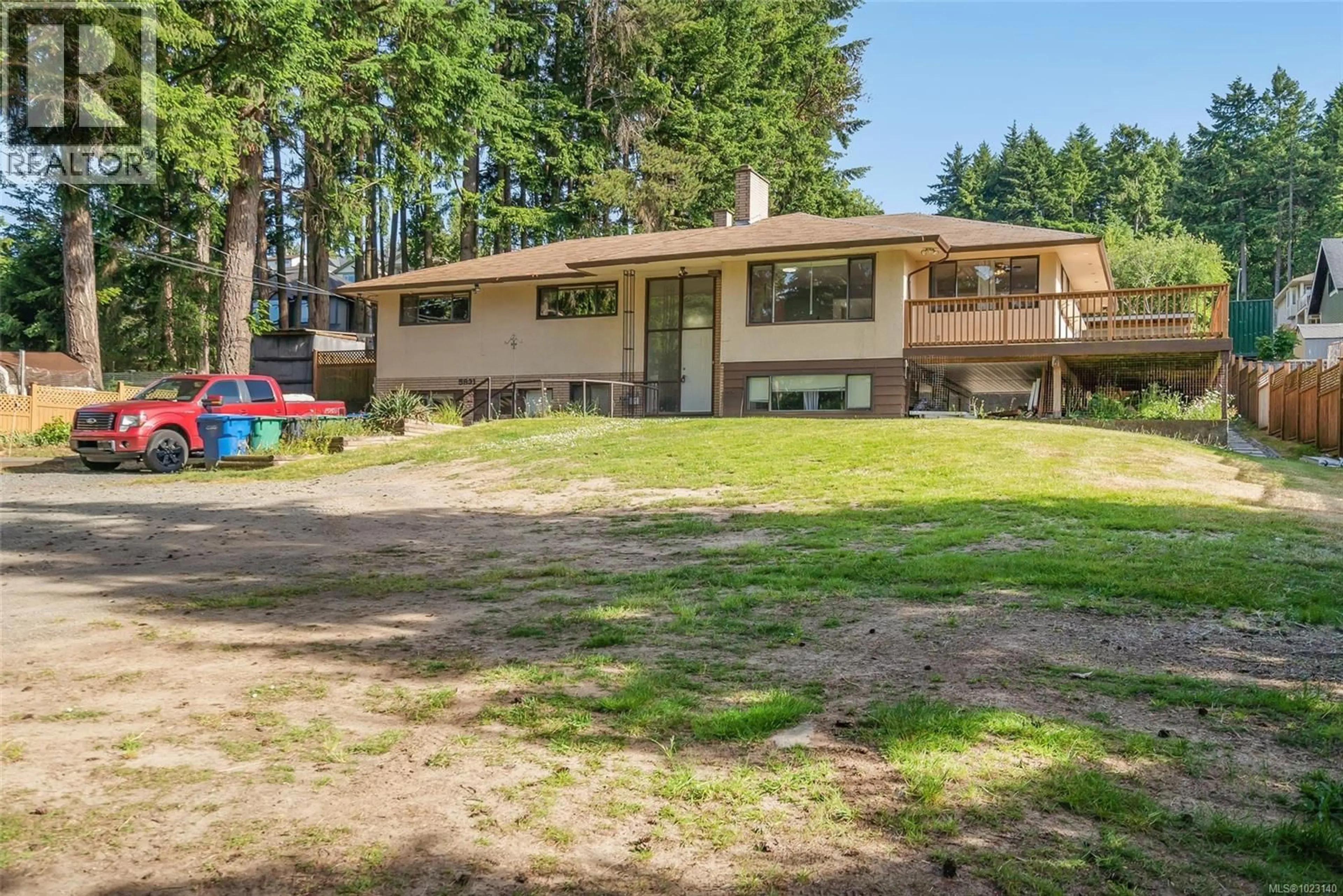 A pic from outside/outdoor area/front of a property/back of a property/a pic from drone, unknown for 5831 HAMMOND BAY ROAD, Nanaimo British Columbia V9T5N3