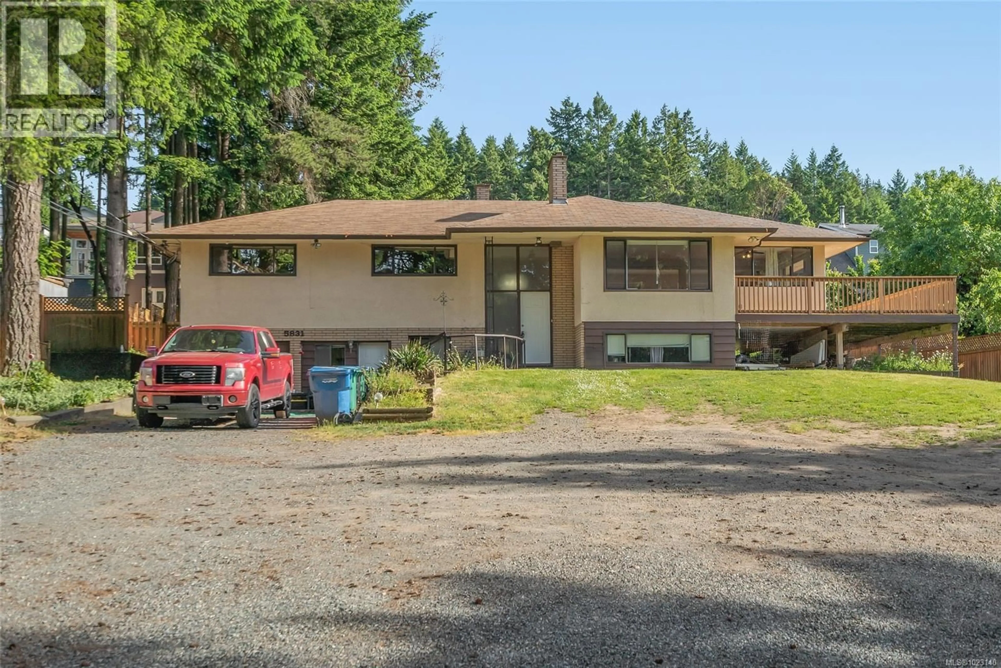 A pic from outside/outdoor area/front of a property/back of a property/a pic from drone, unknown for 5831 HAMMOND BAY ROAD, Nanaimo British Columbia V9T5N3