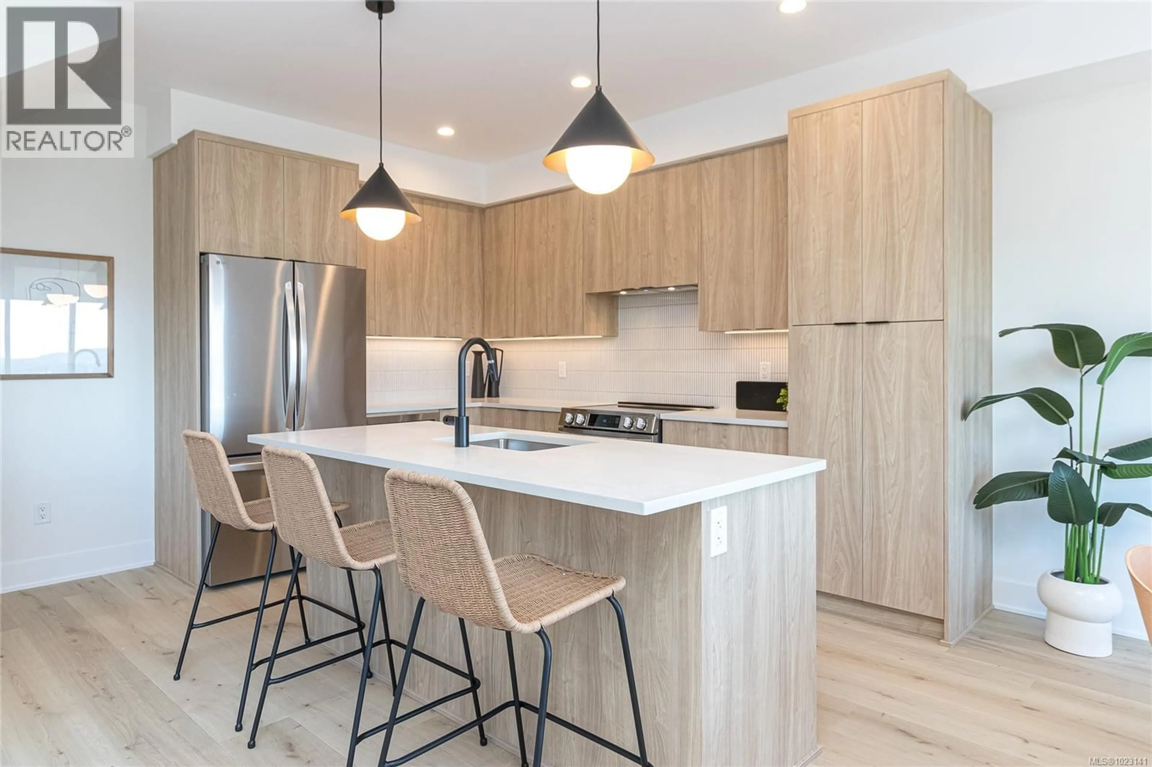 Contemporary kitchen, unknown for 1410 DOLOMITE RIDGE, Langford British Columbia V9B7G1