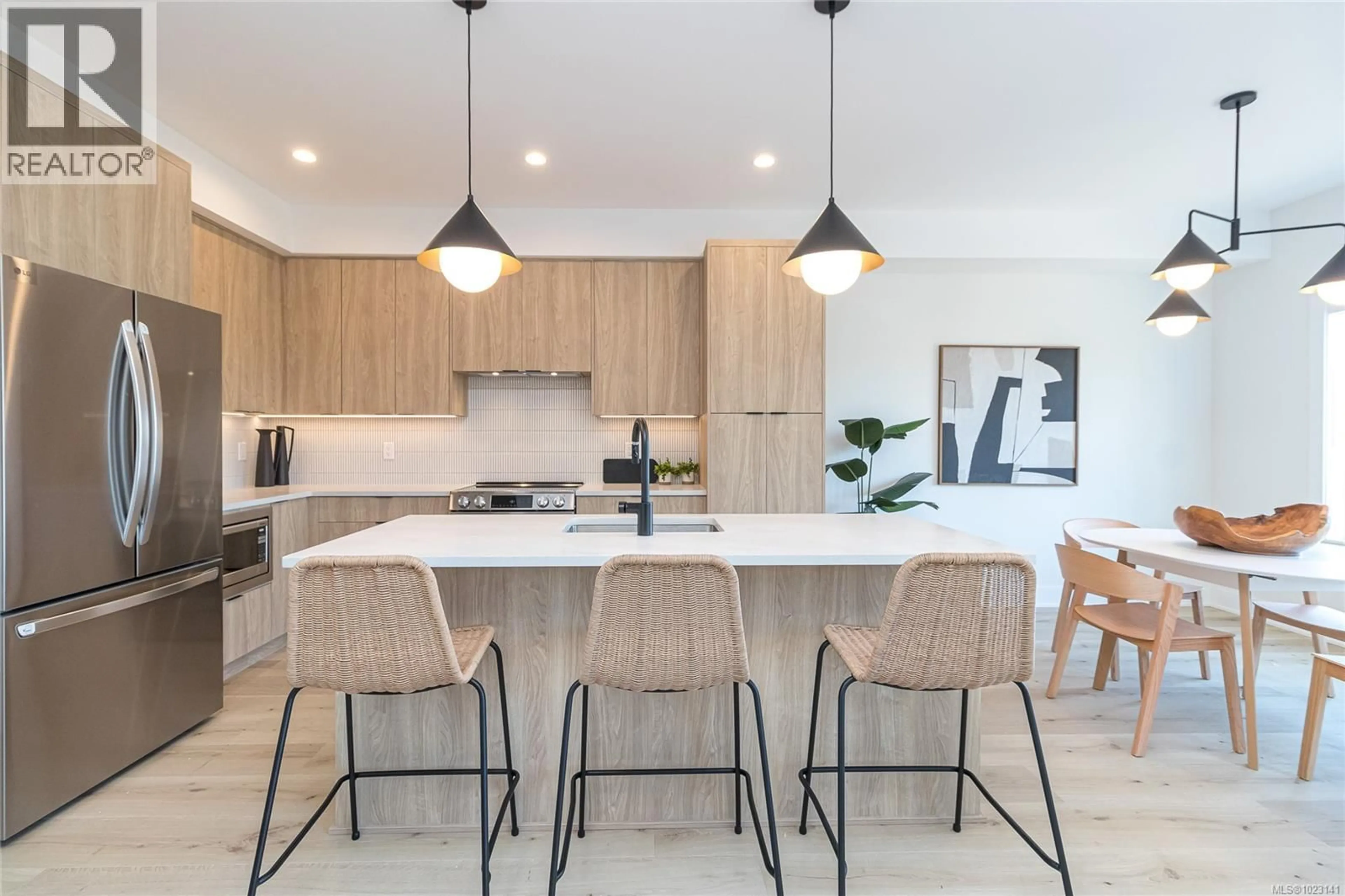 Contemporary kitchen, unknown for 1410 DOLOMITE RIDGE, Langford British Columbia V9B7G1