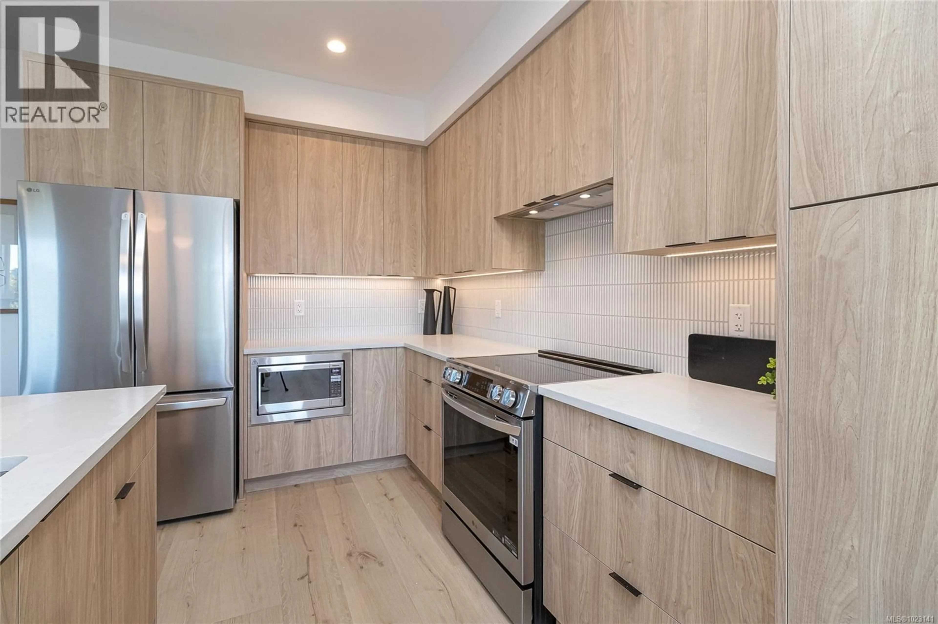 Standard kitchen, wood/laminate floor for 1410 DOLOMITE RIDGE, Langford British Columbia V9B7G1