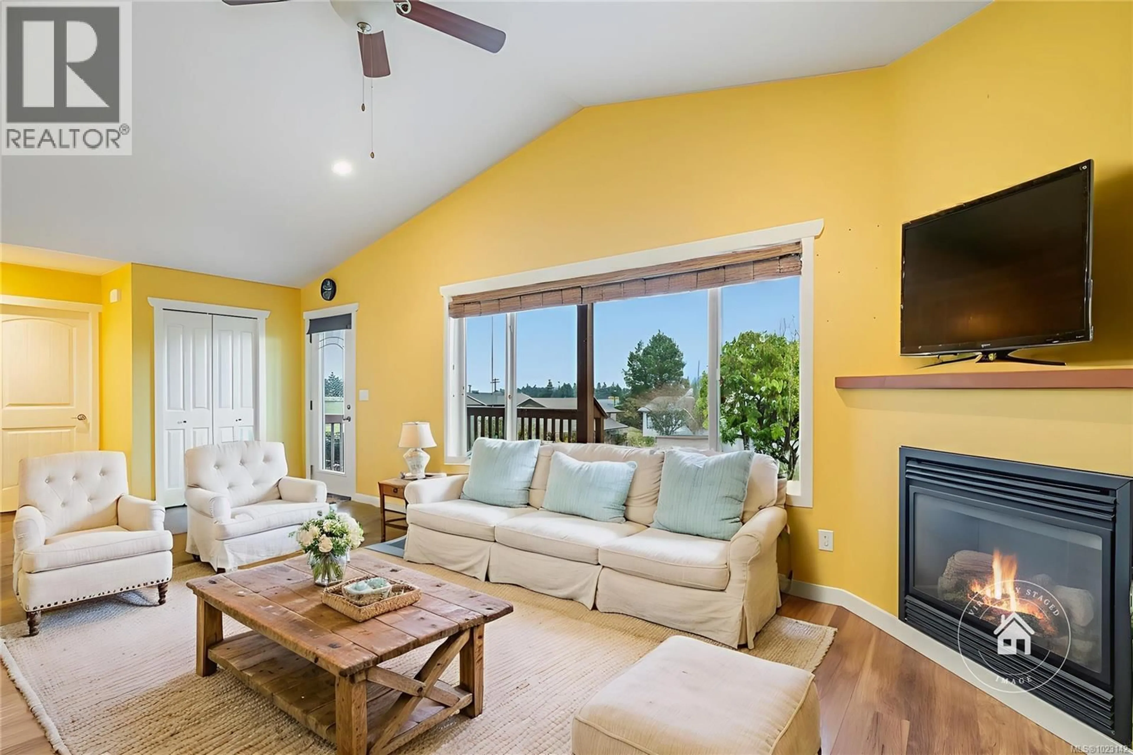 Living room with furniture, unknown for 367 MCKILLOP DRIVE, Parksville British Columbia V9P1L5