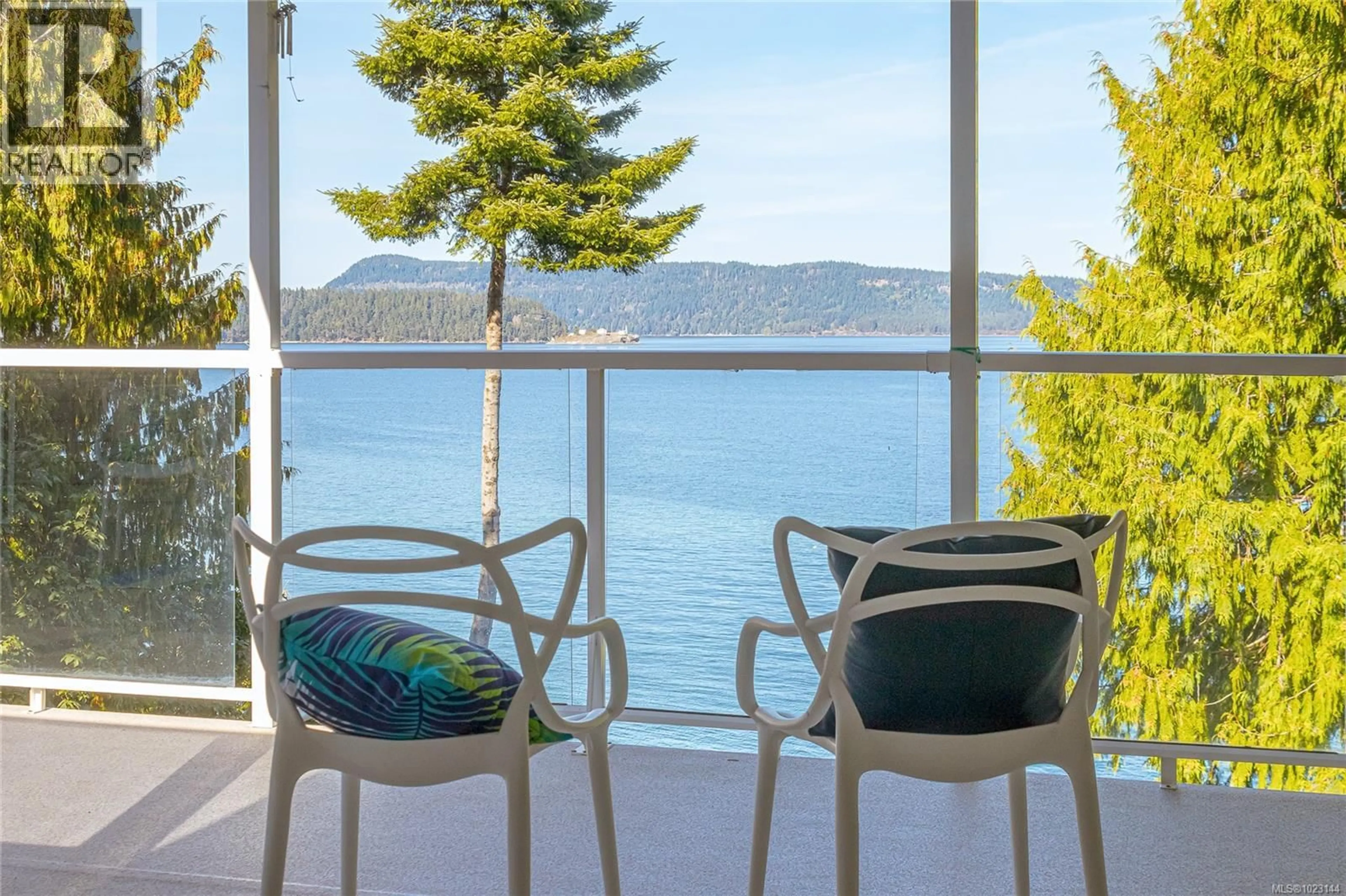 Balcony in the apartment, water/lake/river/ocean view for 4731 MAPLE GUARD DRIVE, Bowser British Columbia V0R1G0