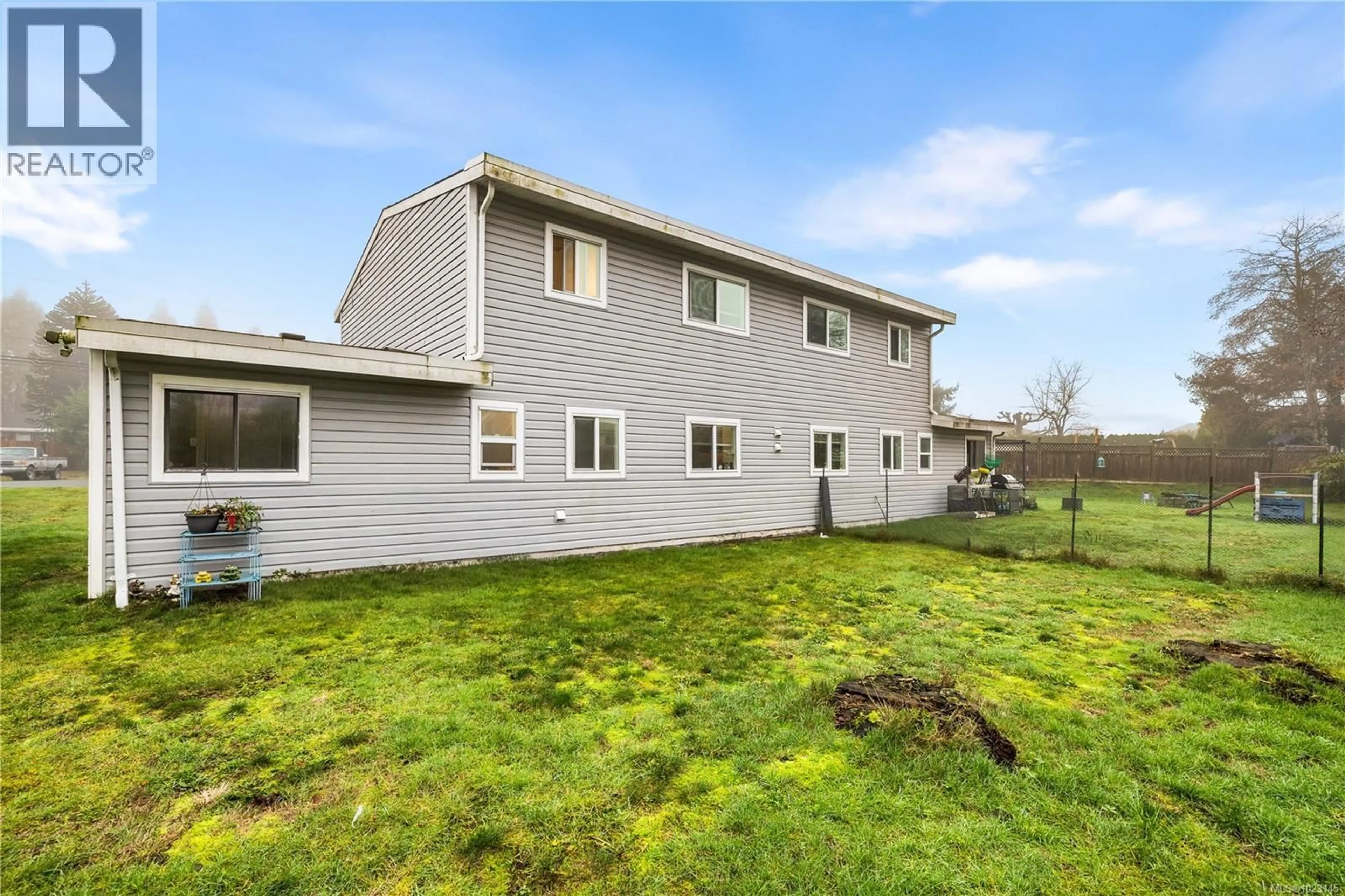 Home with vinyl exterior material, building for 925 WATSON CRESCENT, Campbell River British Columbia V9W5N4