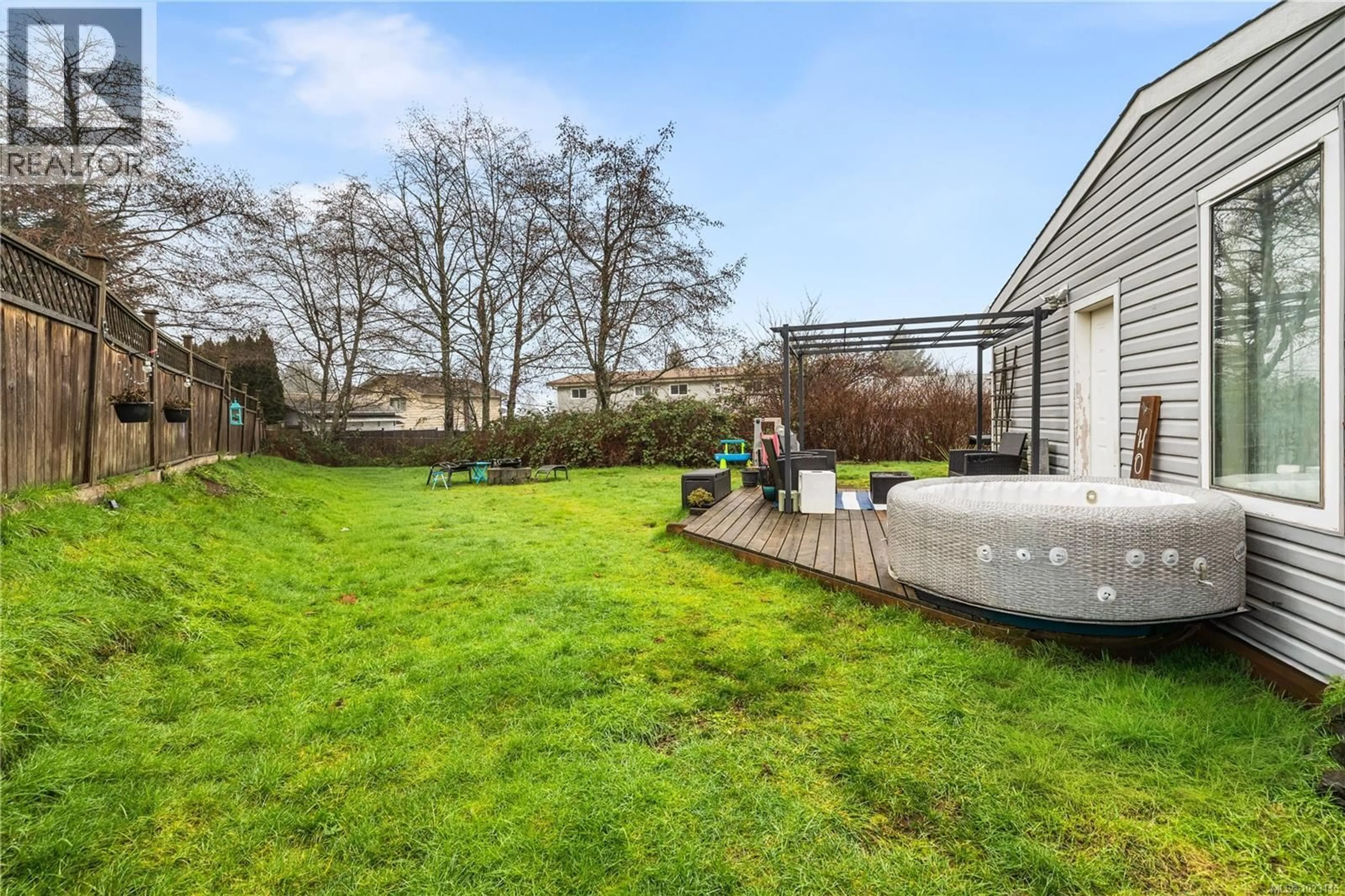 Patio, unknown for 925 WATSON CRESCENT, Campbell River British Columbia V9W5N4