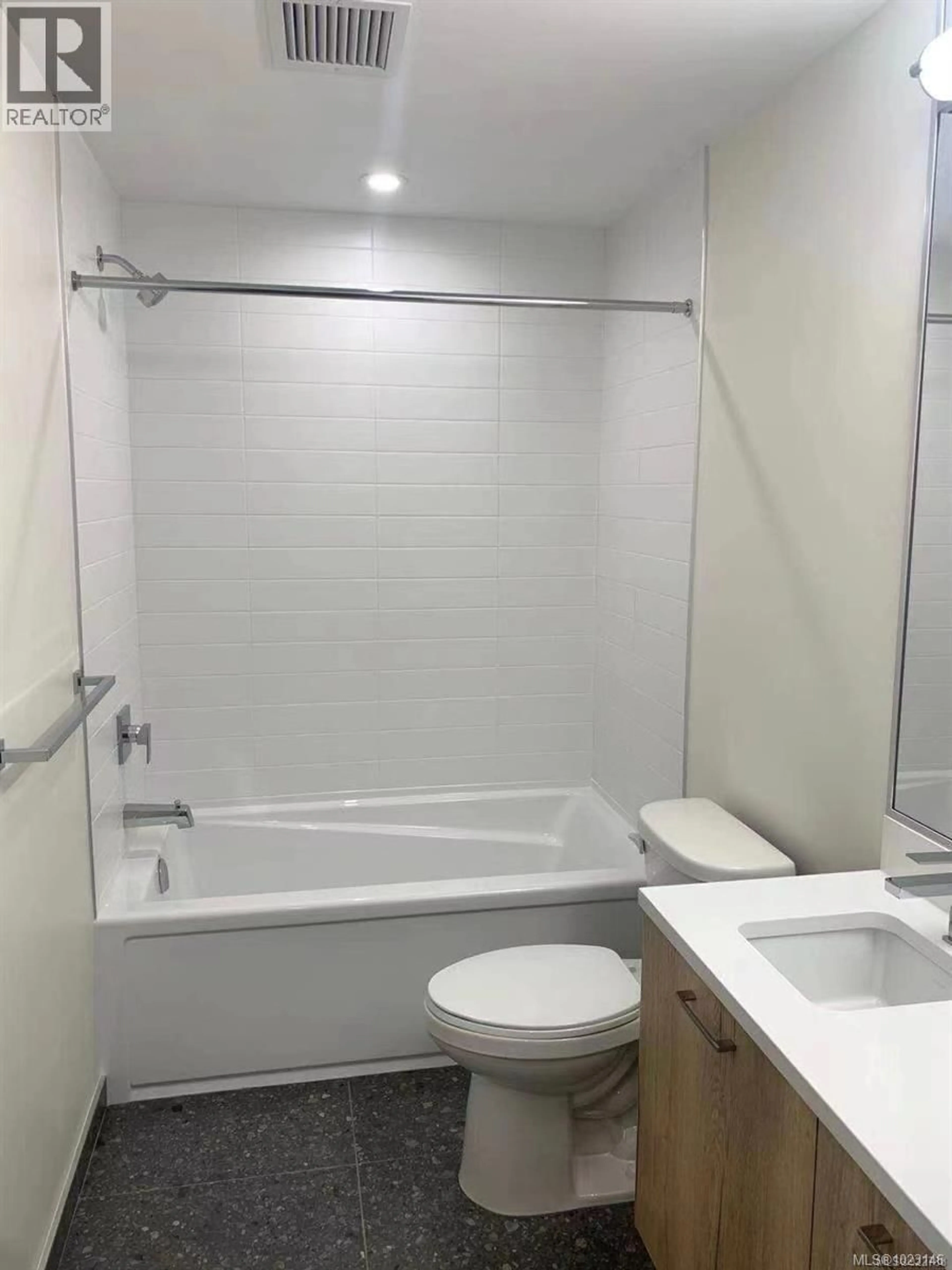 Standard bathroom, unknown for 206 - 1588 NORTH DAIRY ROAD, Saanich British Columbia V8T3V4