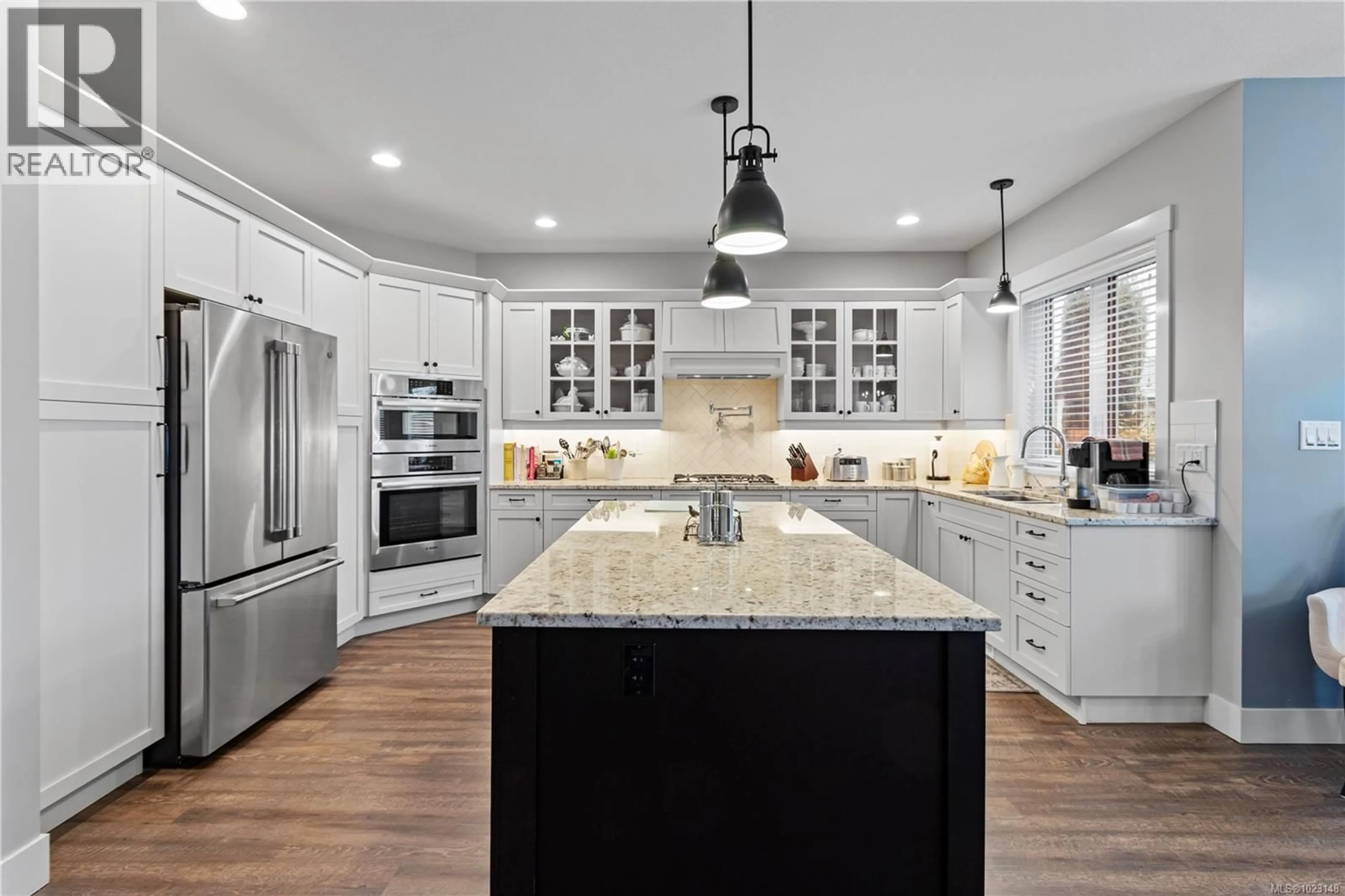 Open concept kitchen, ceramic/tile floor for 646 ALPINE DRIVE, Parksville British Columbia V9P0E3