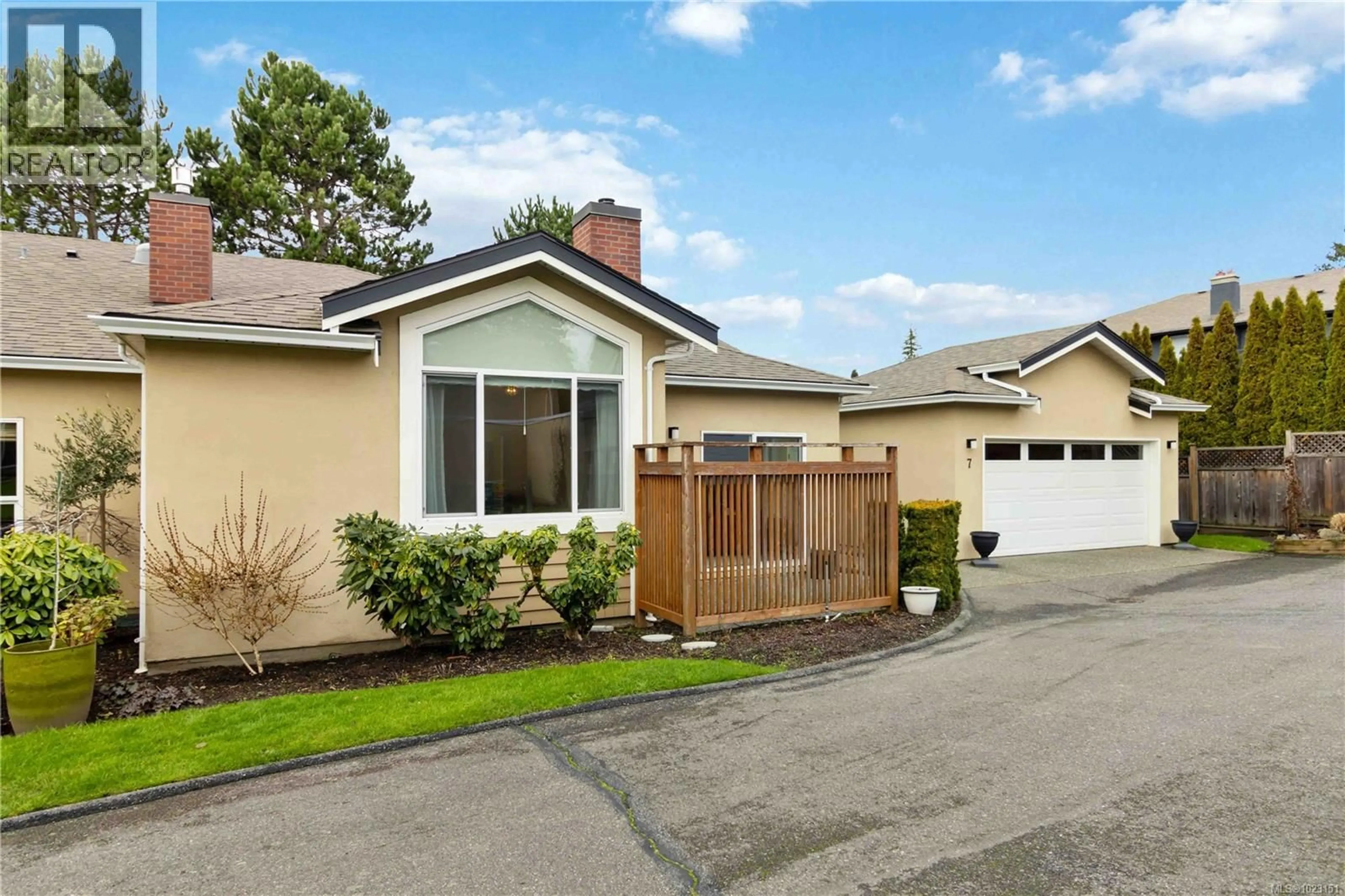 Home with vinyl exterior material, street for 7 - 4291 QUADRA STREET, Saanich British Columbia V8X1L5